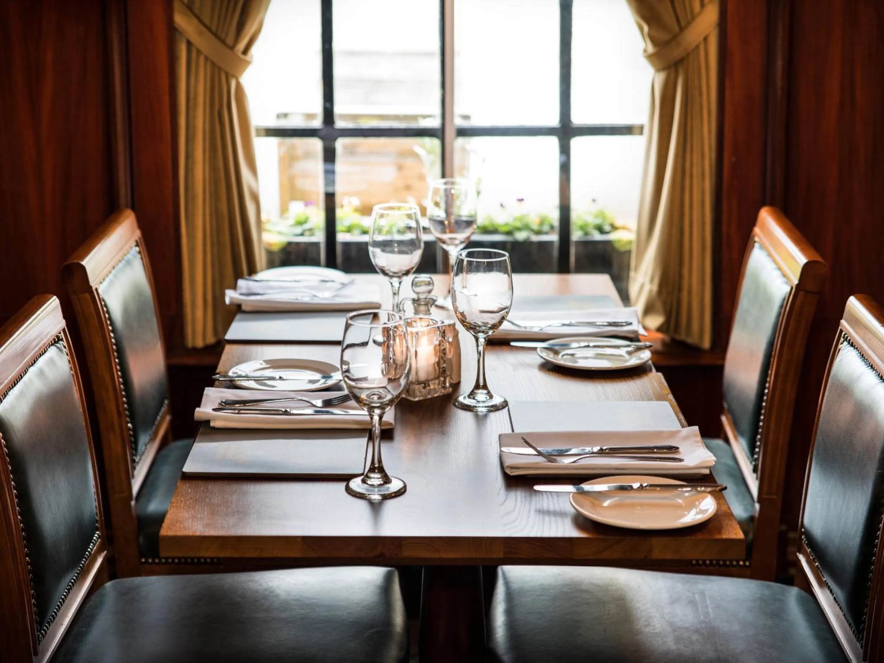 Restaurant/places to eat in The Royal Toby Hotel