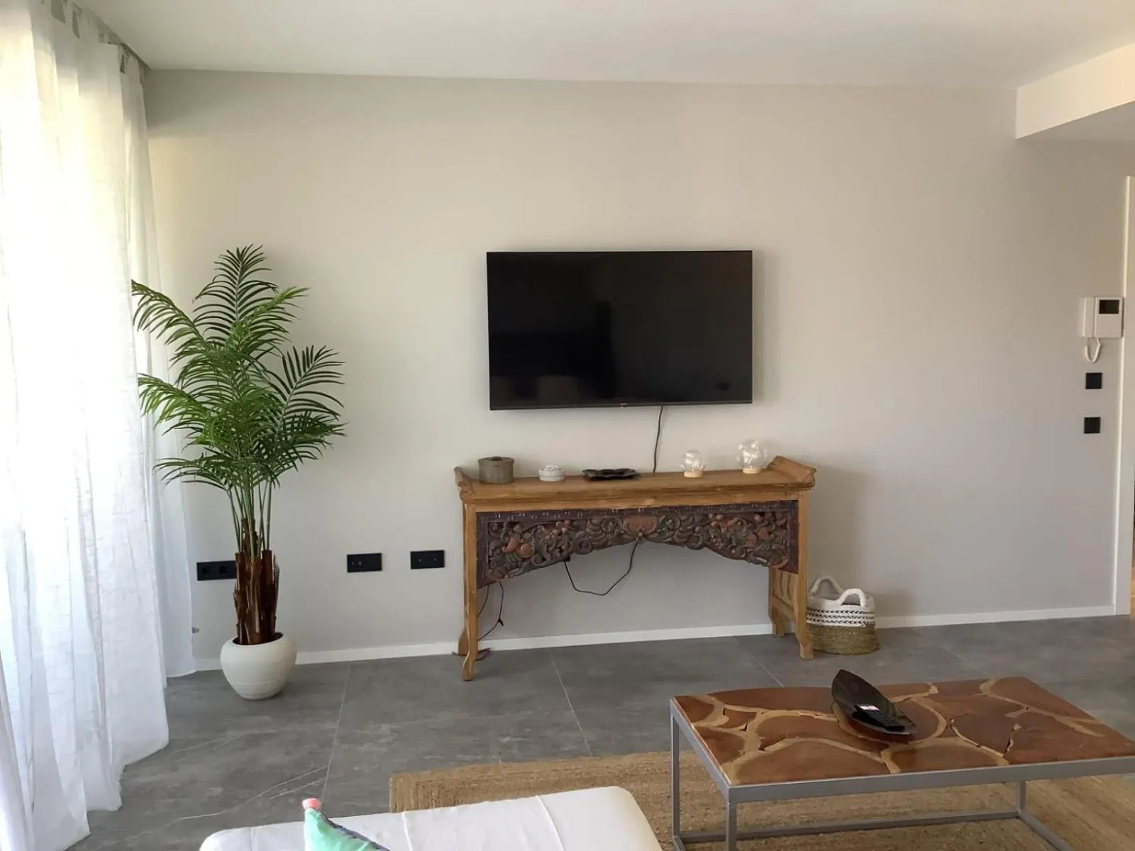 Communal lounge/ TV room in WHITE HOUSE IBIZA