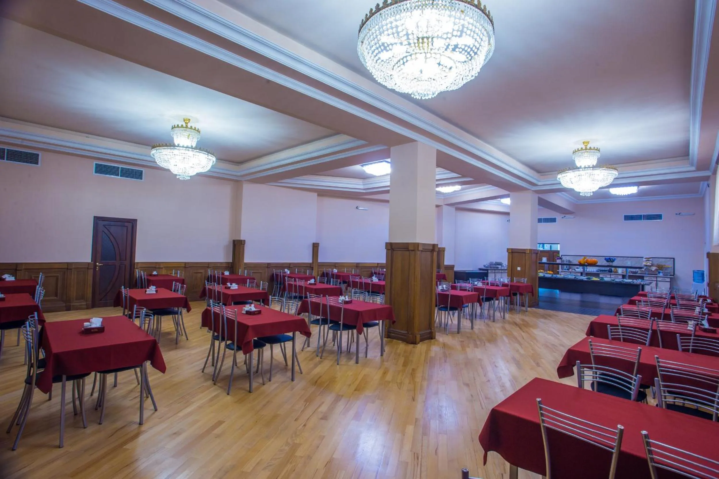 Restaurant/places to eat in Ani Central Inn