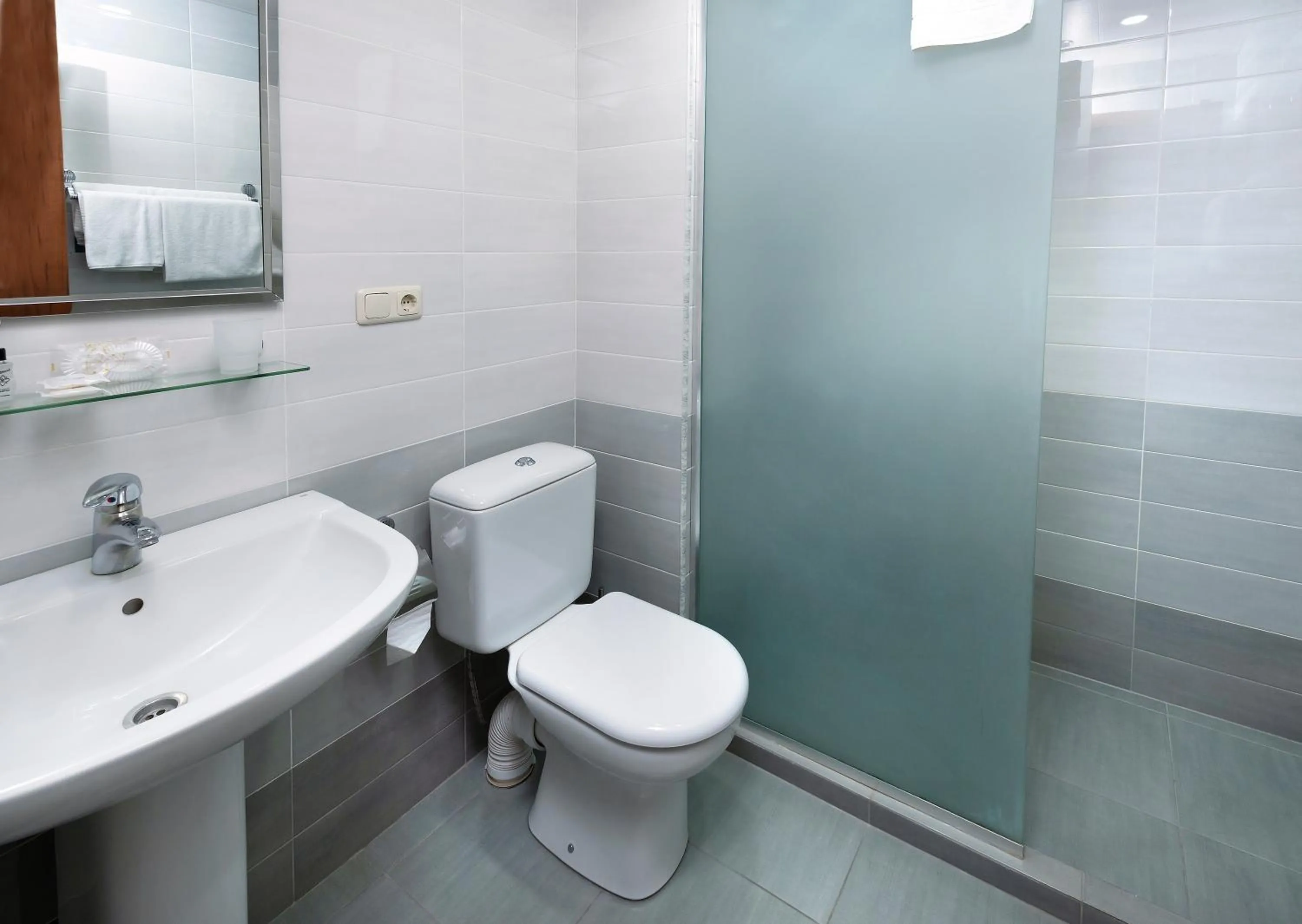 Toilet in Ani Central Inn