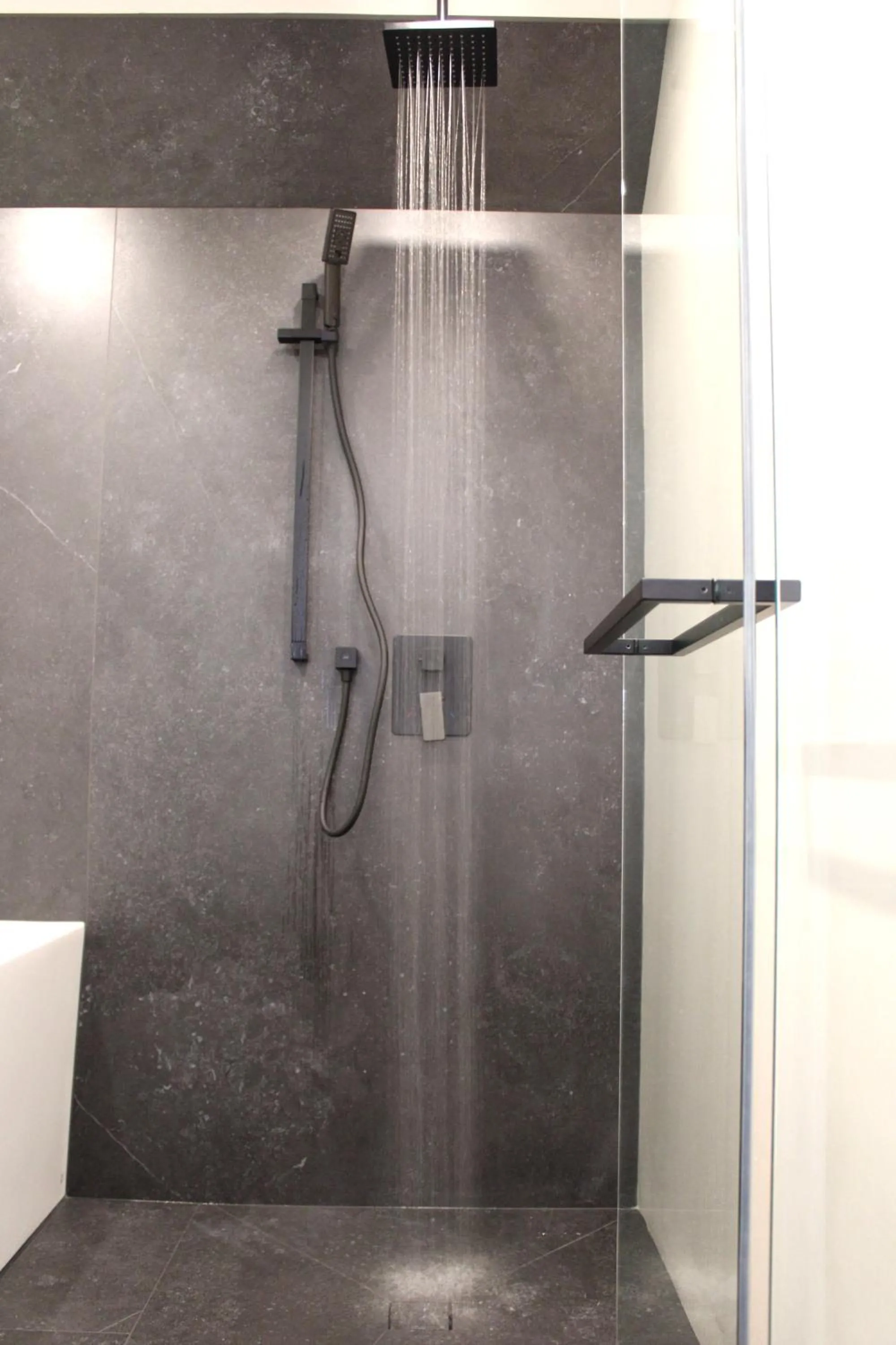 Shower in Le Héron - Studios Nature