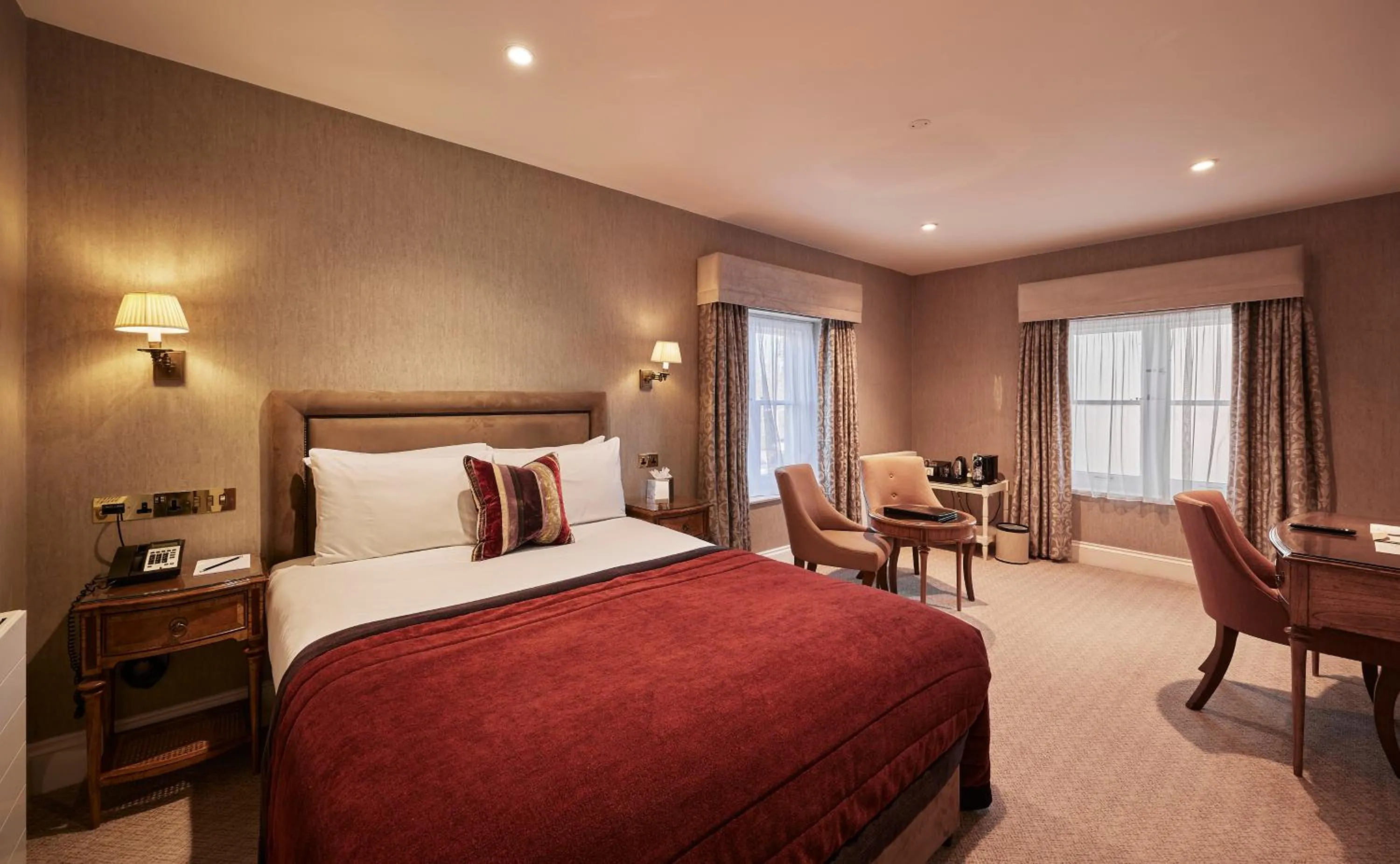 Bed in Wivenhoe House Hotel