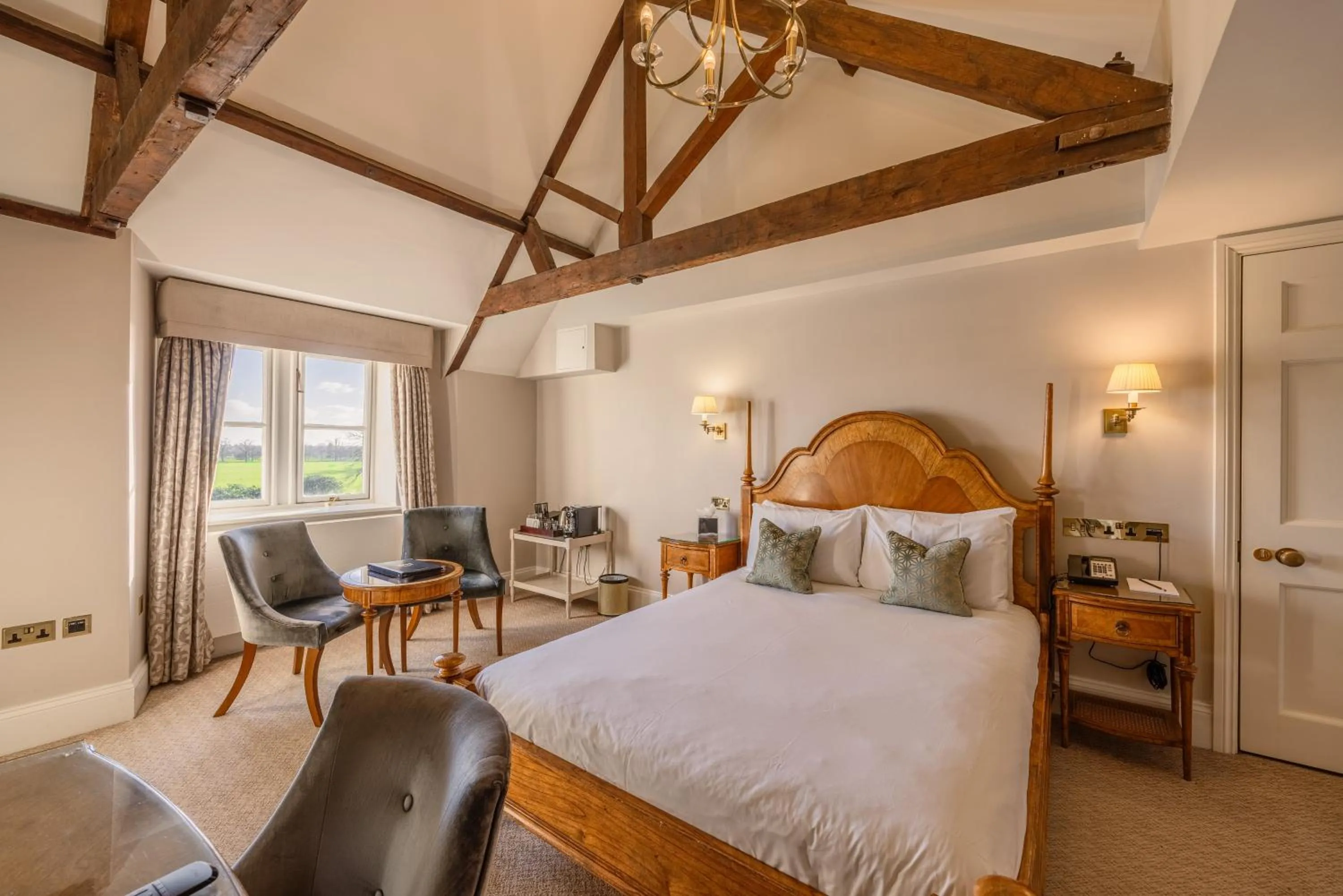 Bed in Wivenhoe House Hotel