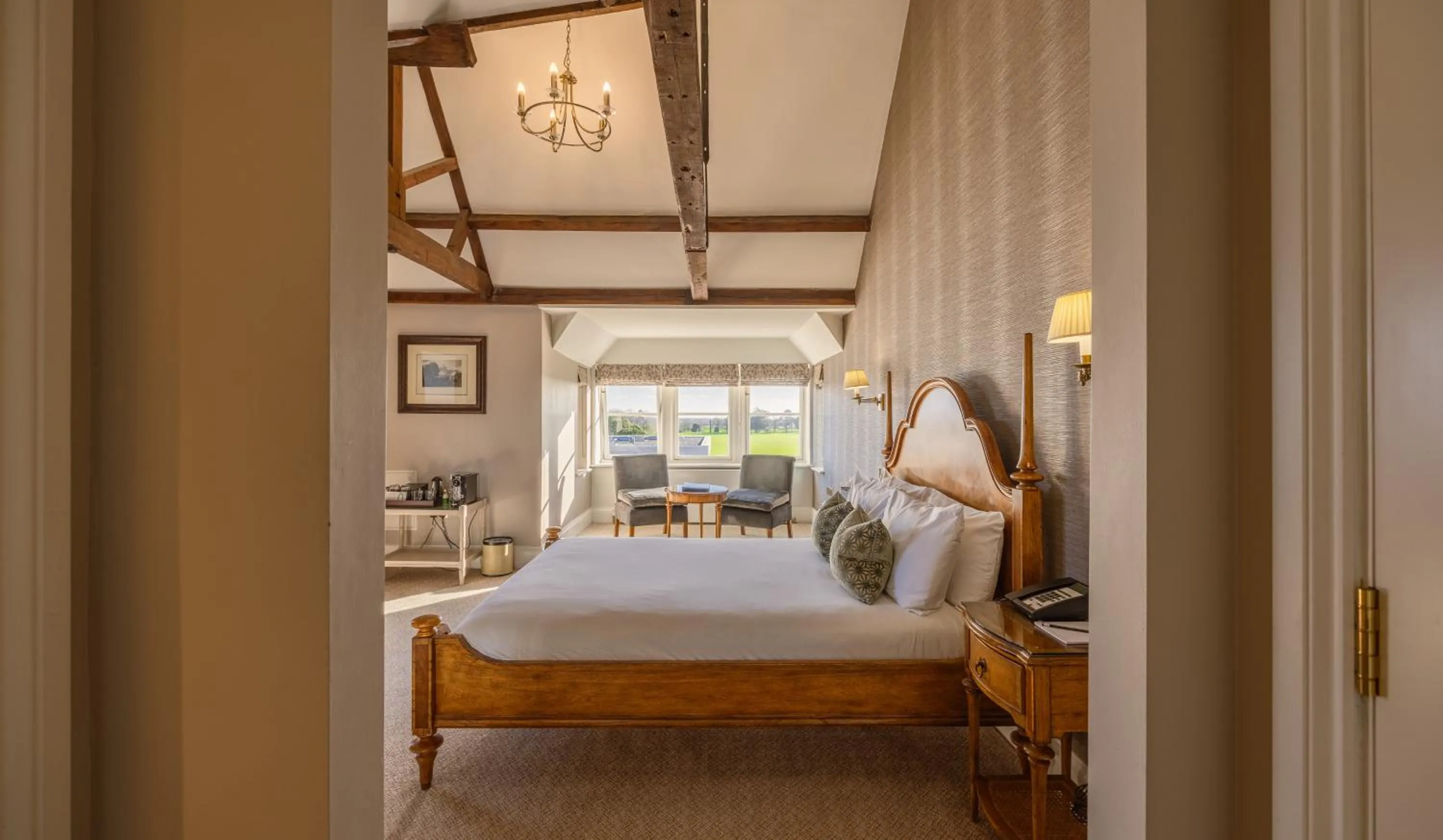 Bed in Wivenhoe House Hotel