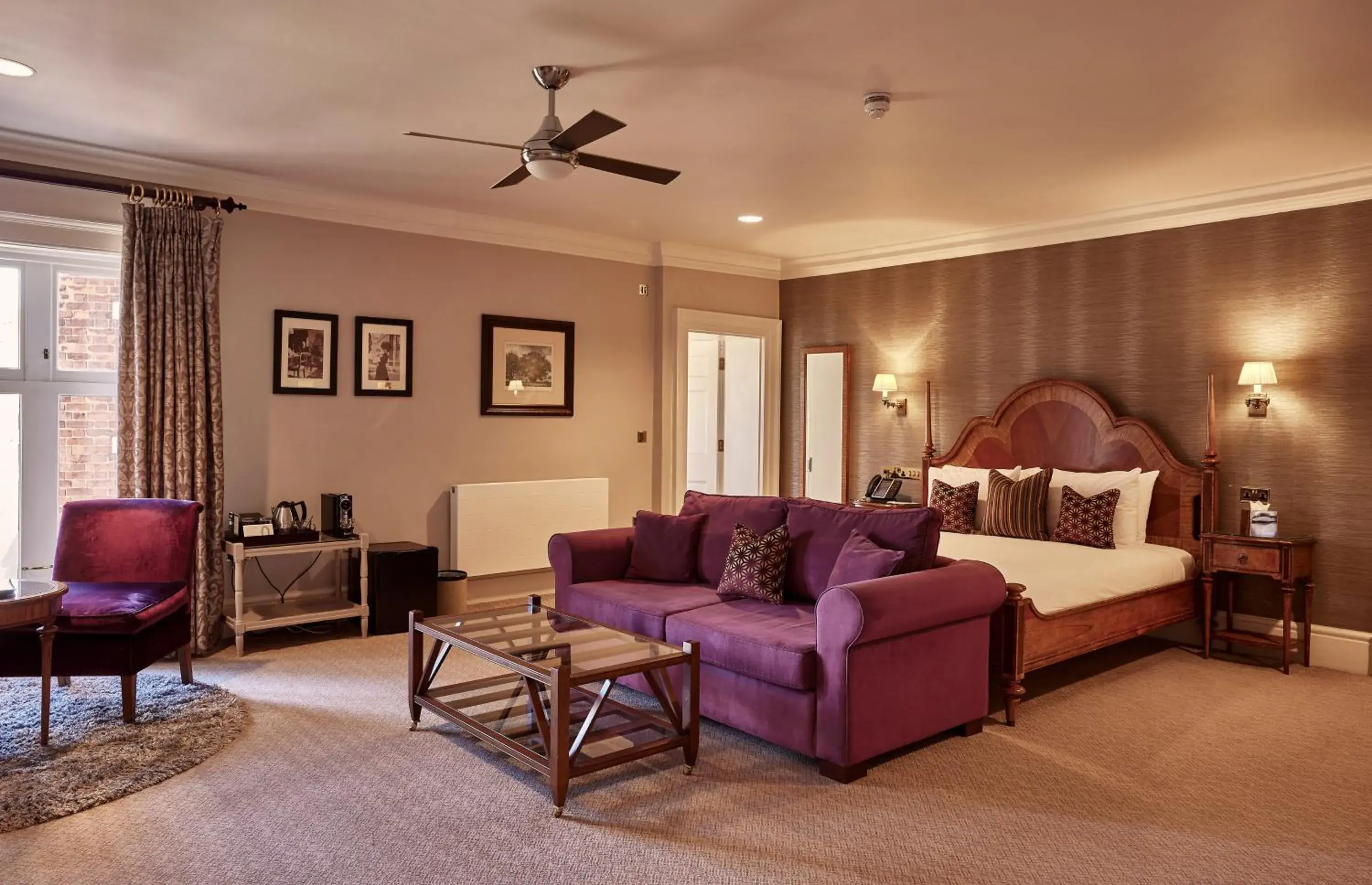 Bed in Wivenhoe House Hotel Bed in Wivenhoe House Hotel