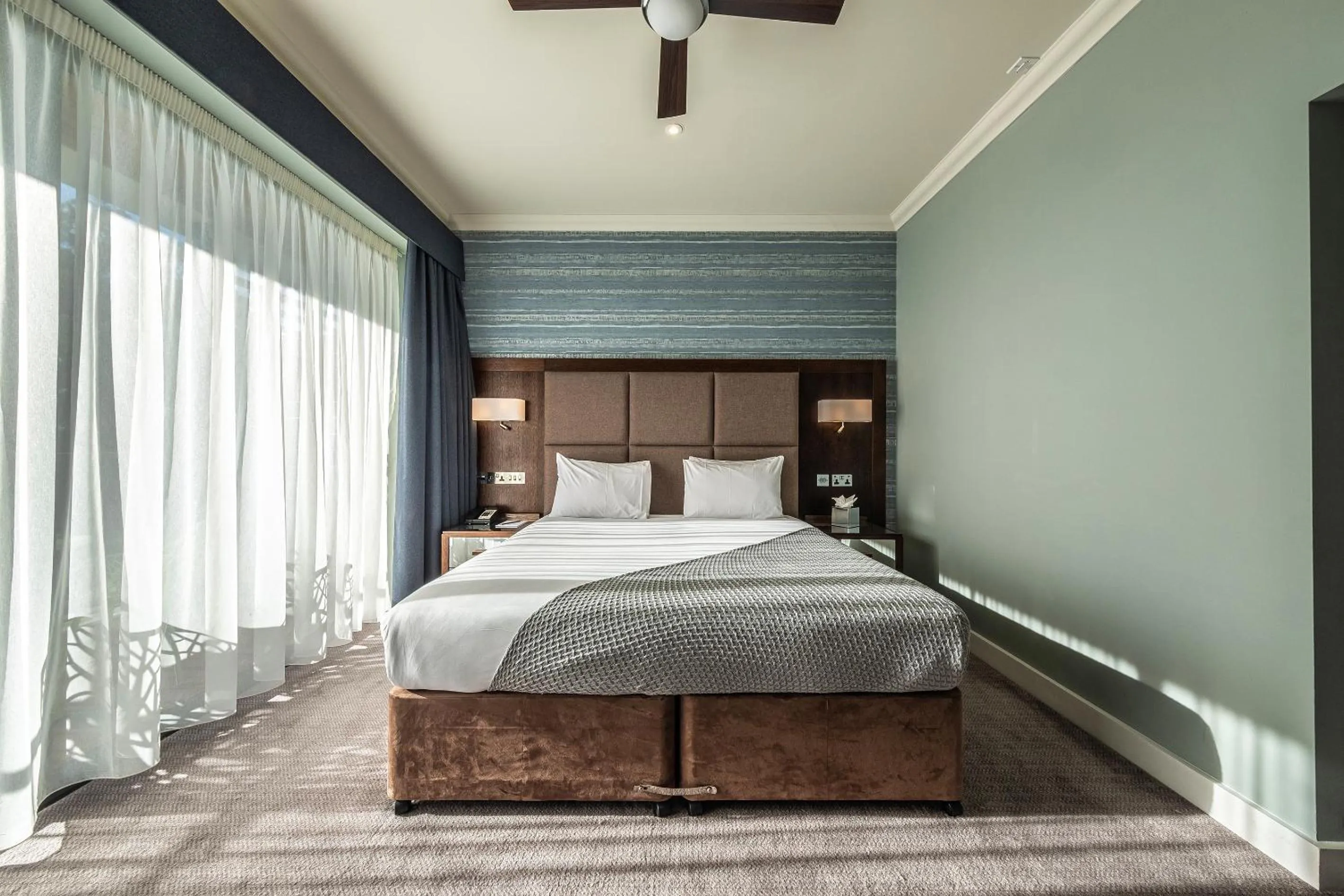 Bed in Wivenhoe House Hotel