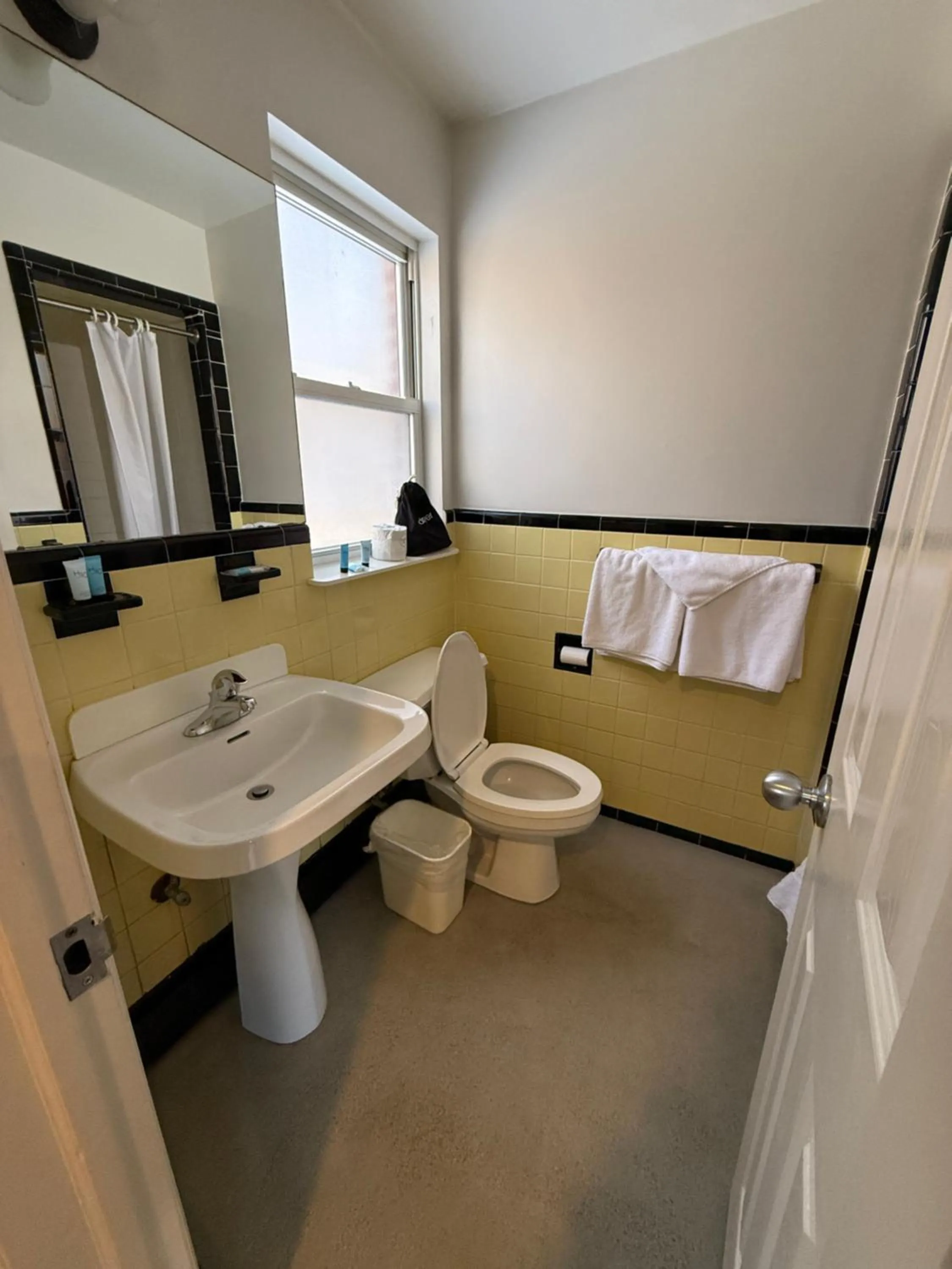 Bathroom in Heidi's Inn