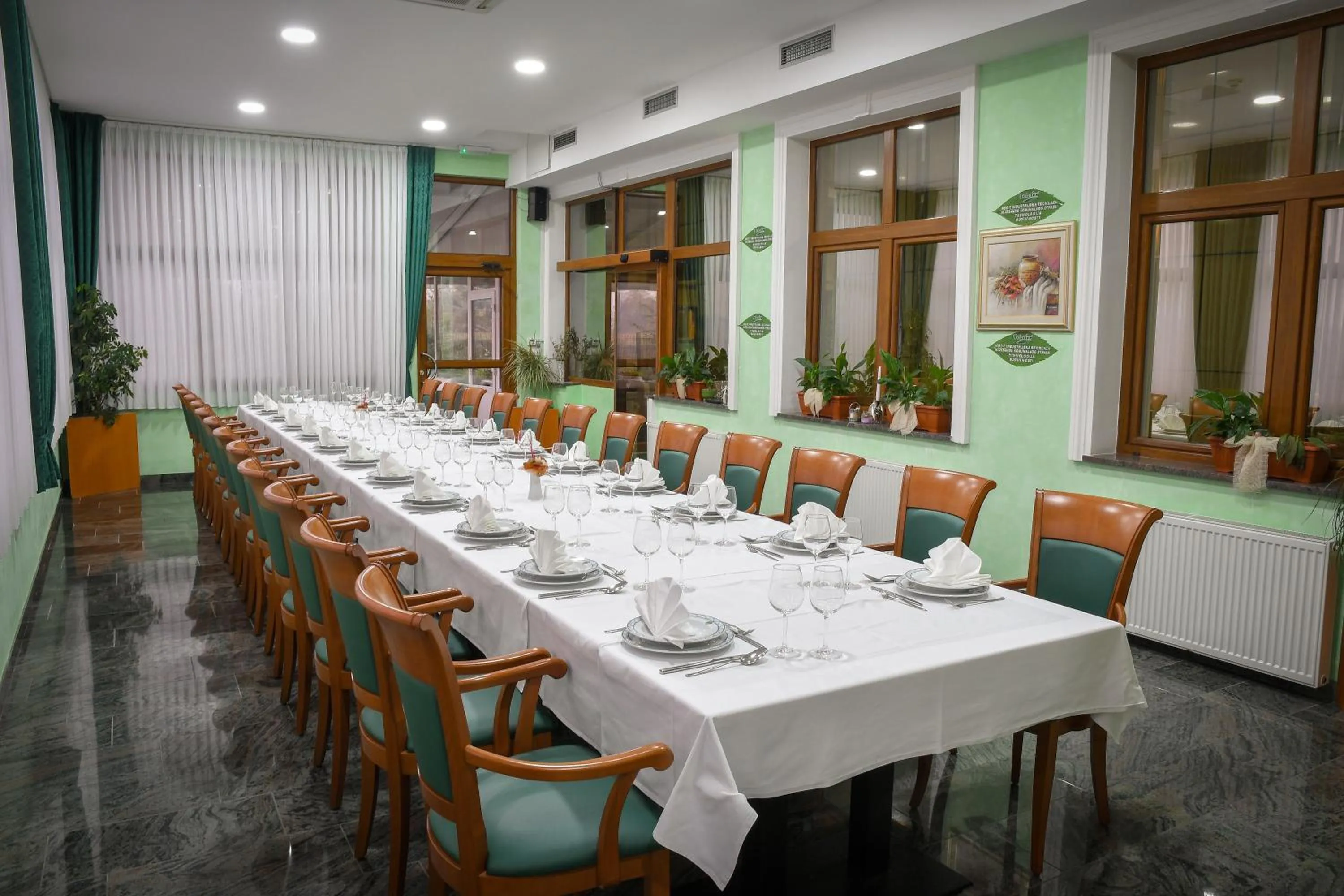 Restaurant/places to eat in Hotel Kralj