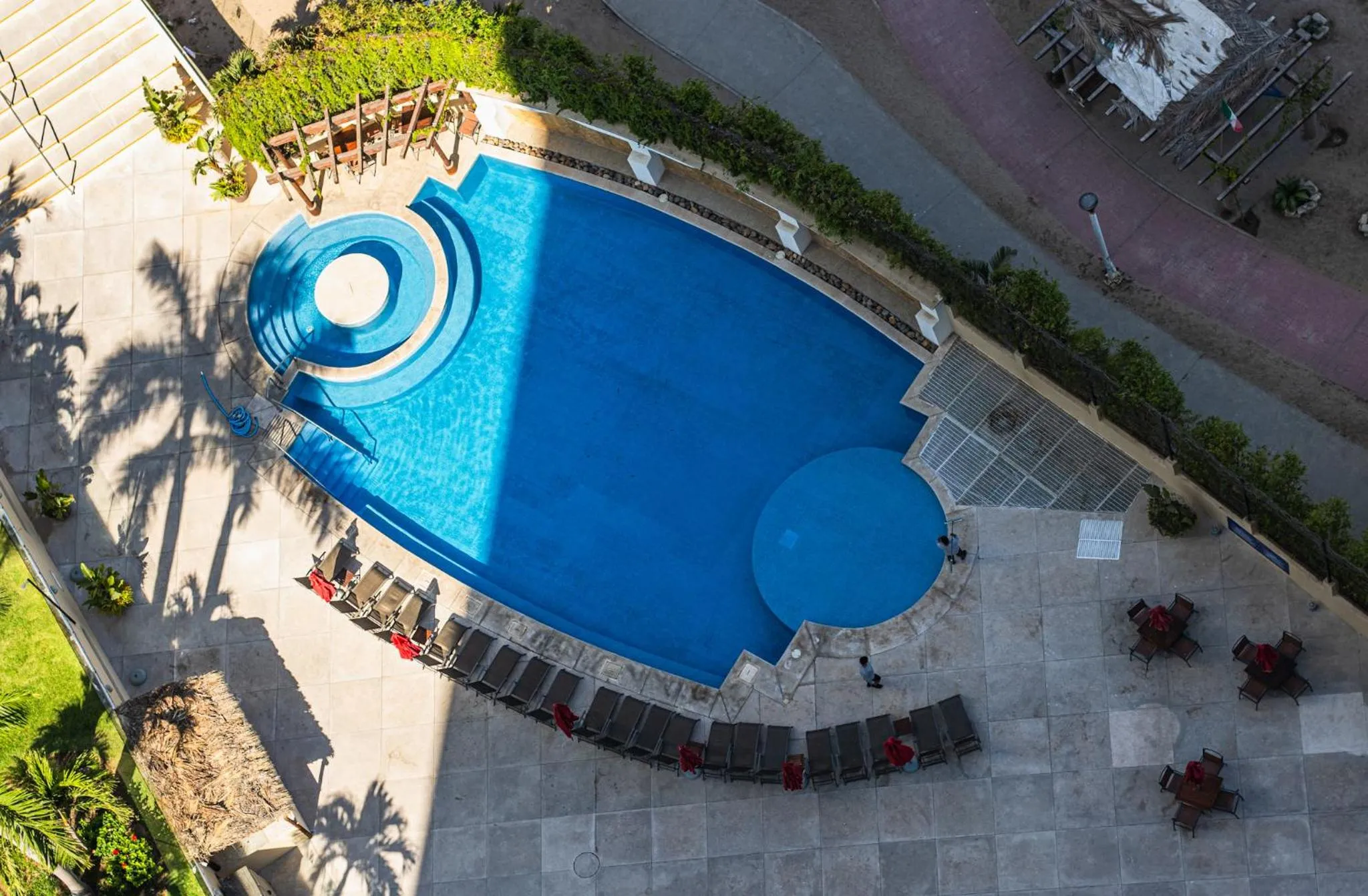 Grand Venetian Beachfront Condo