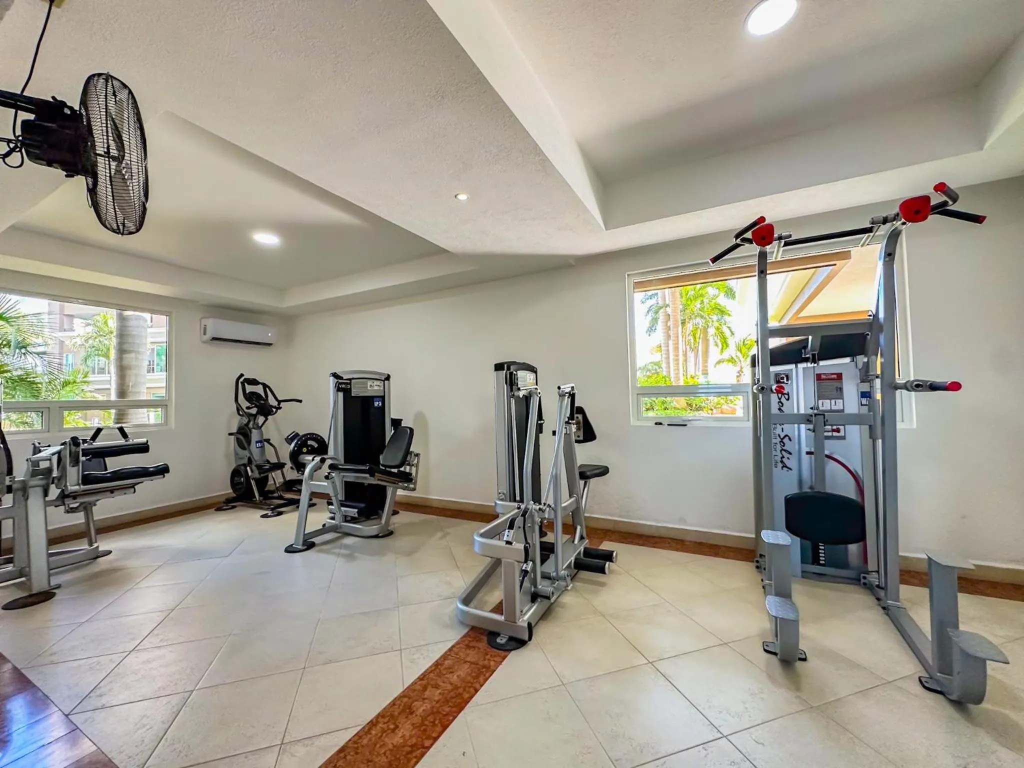 Grand Venetian Beachfront Condo