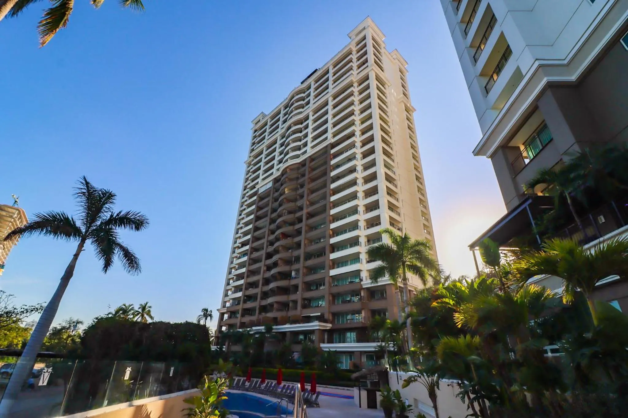 Grand Venetian Beachfront Condo