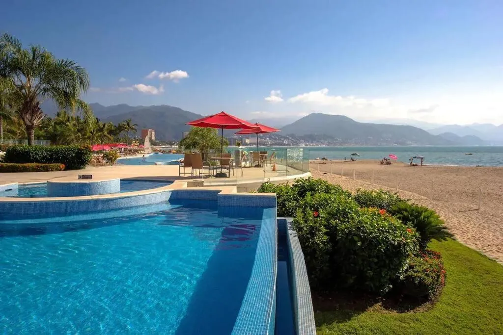 Grand Venetian Beachfront Condo
