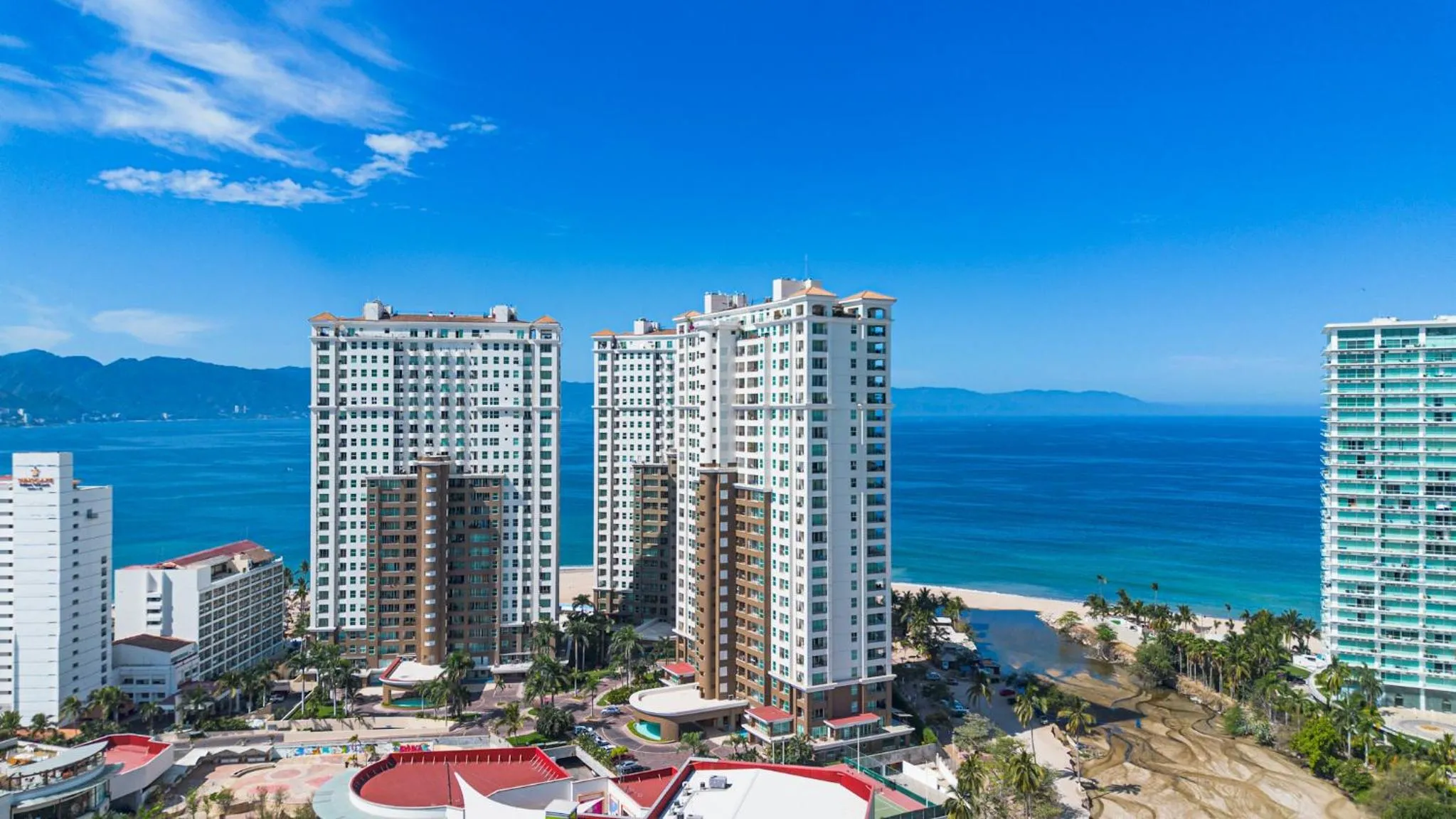 Grand Venetian Beachfront Condo