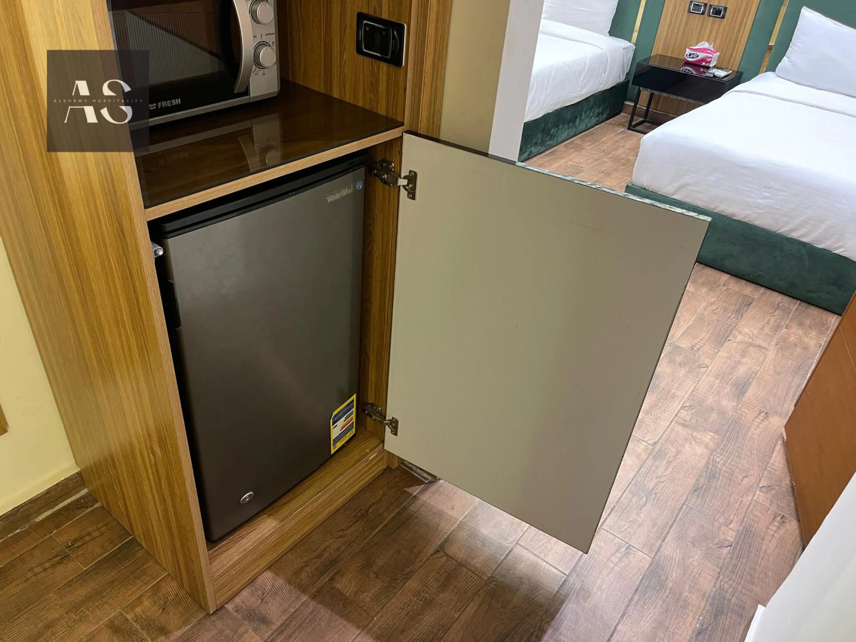 minibar, Bed in Elite Boutique Hotel