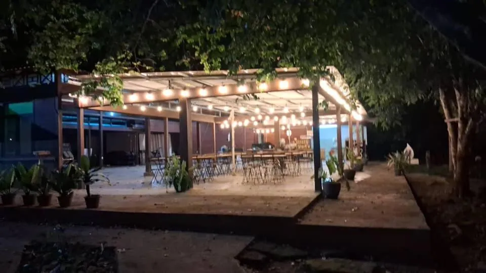 Restaurant/places to eat in Al Sakinah Resort