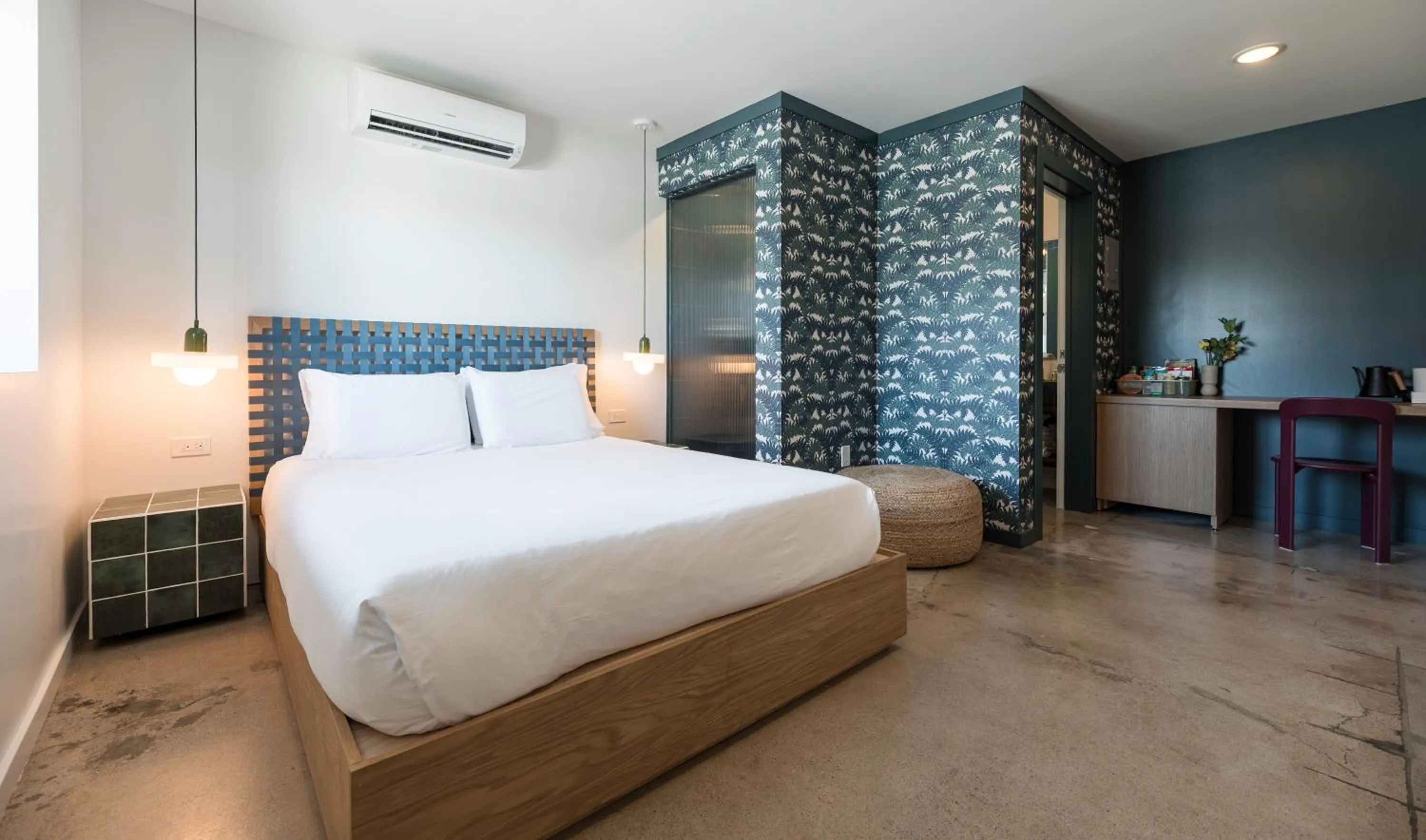 Bed in Best Bet Motor Lodge