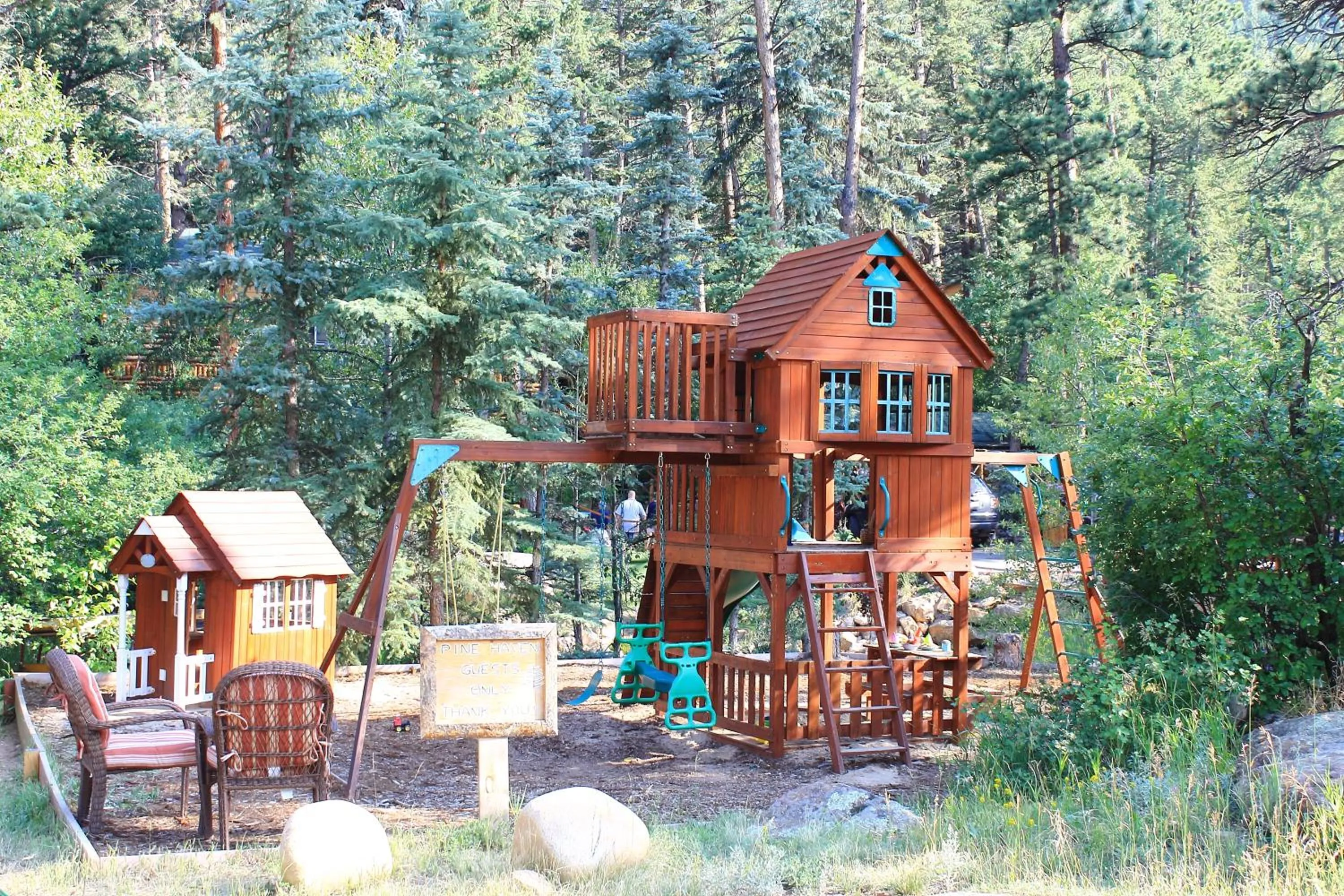 Decorative detail in Pine Haven Resort