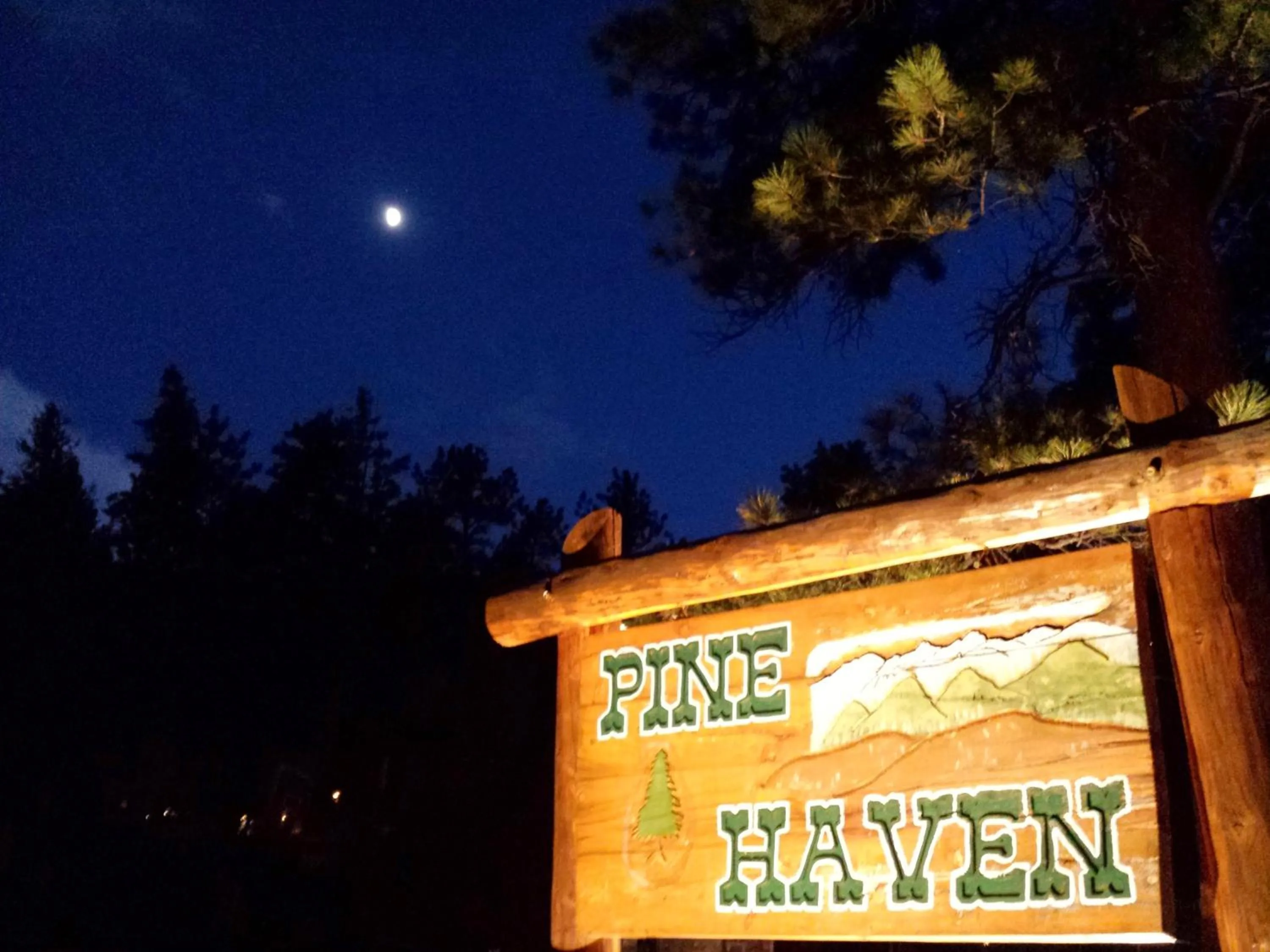 Facade/entrance in Pine Haven Resort