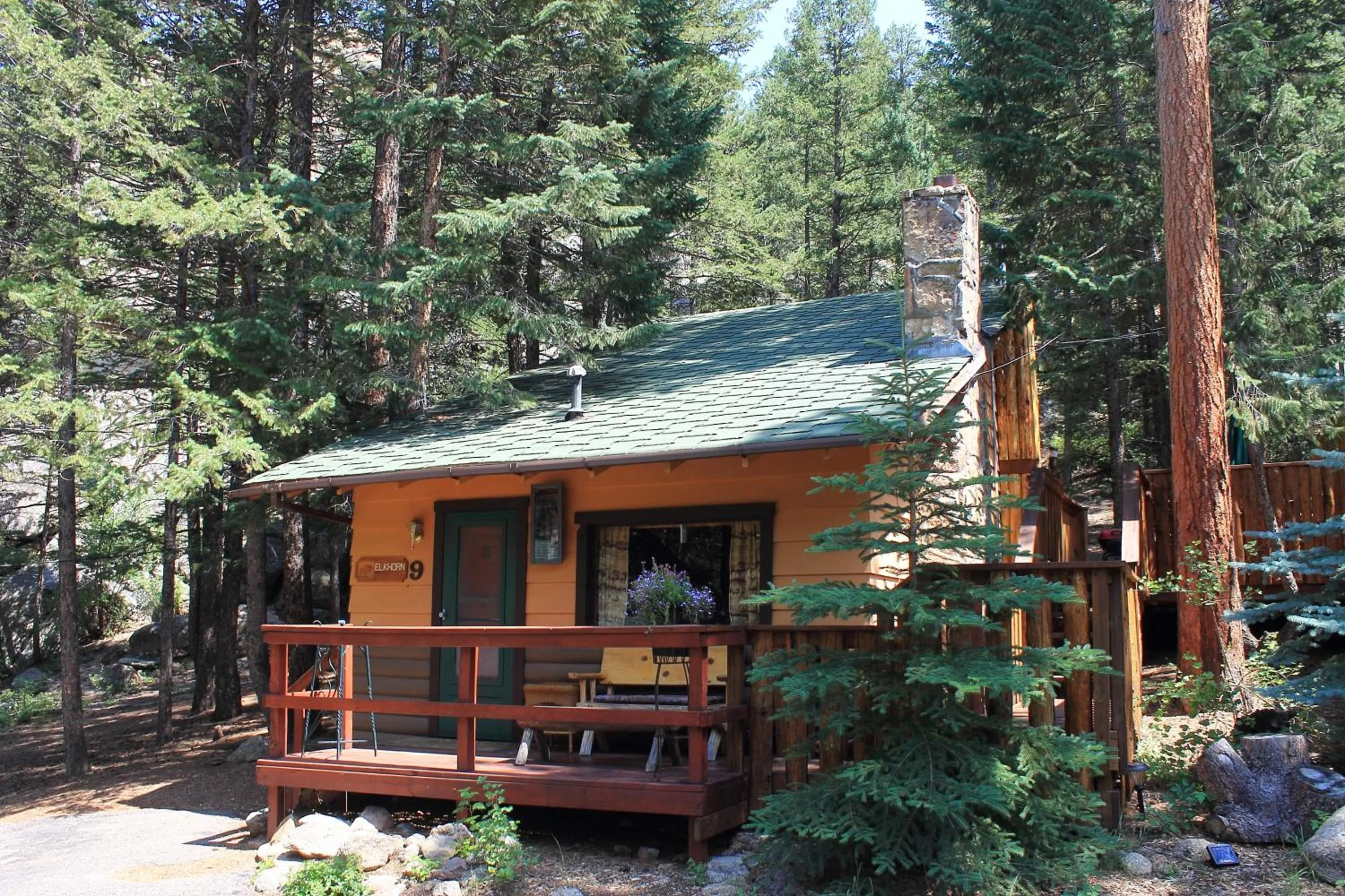 Facade/entrance in Pine Haven Resort