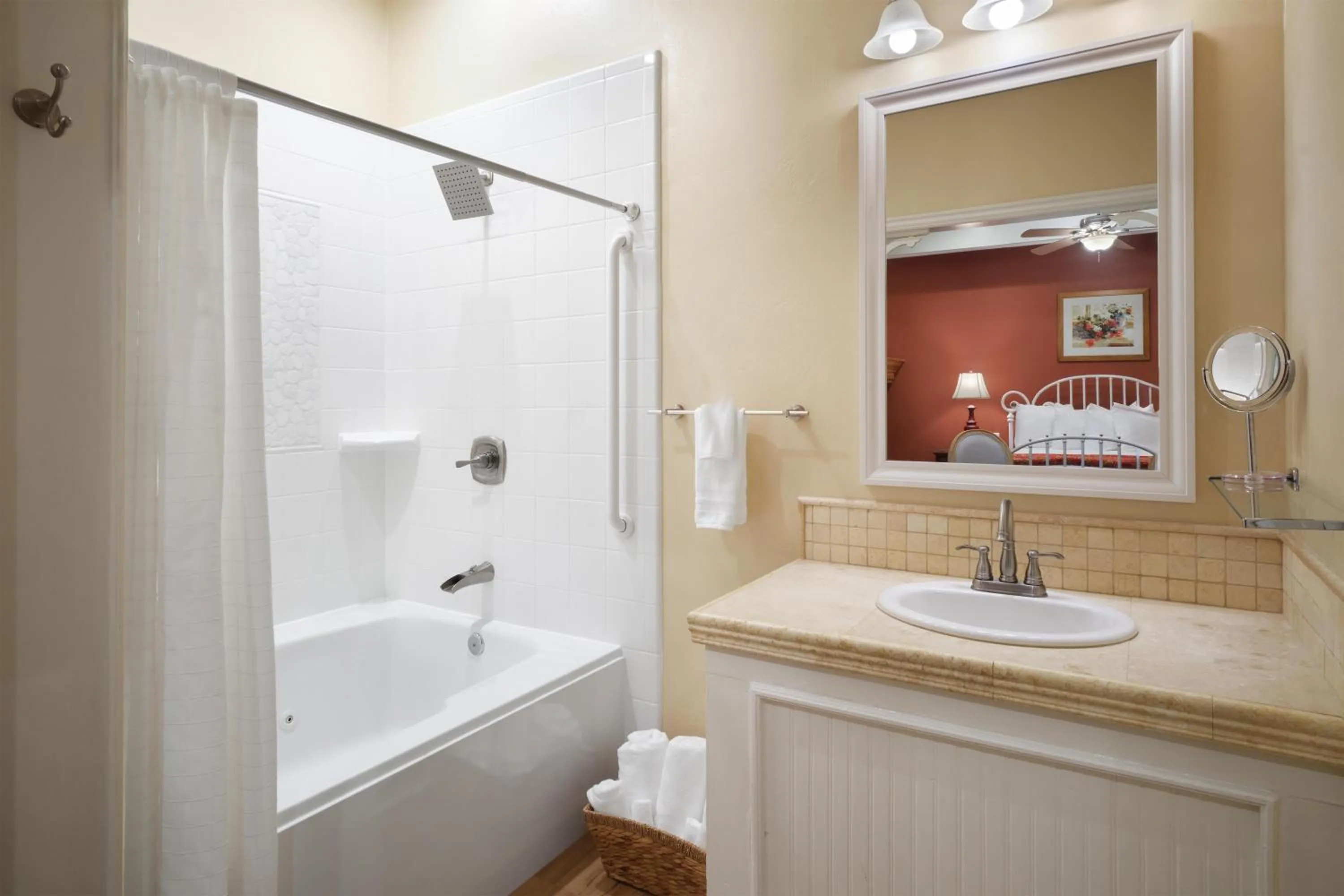 Bathroom in Best Western Grandma's Feather Bed
