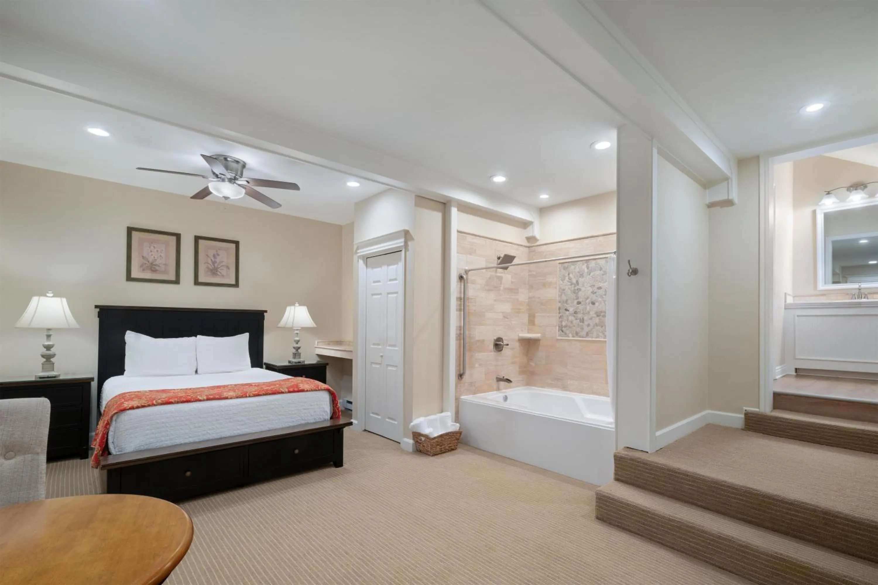 Bedroom, Bed in Best Western Grandma's Feather Bed