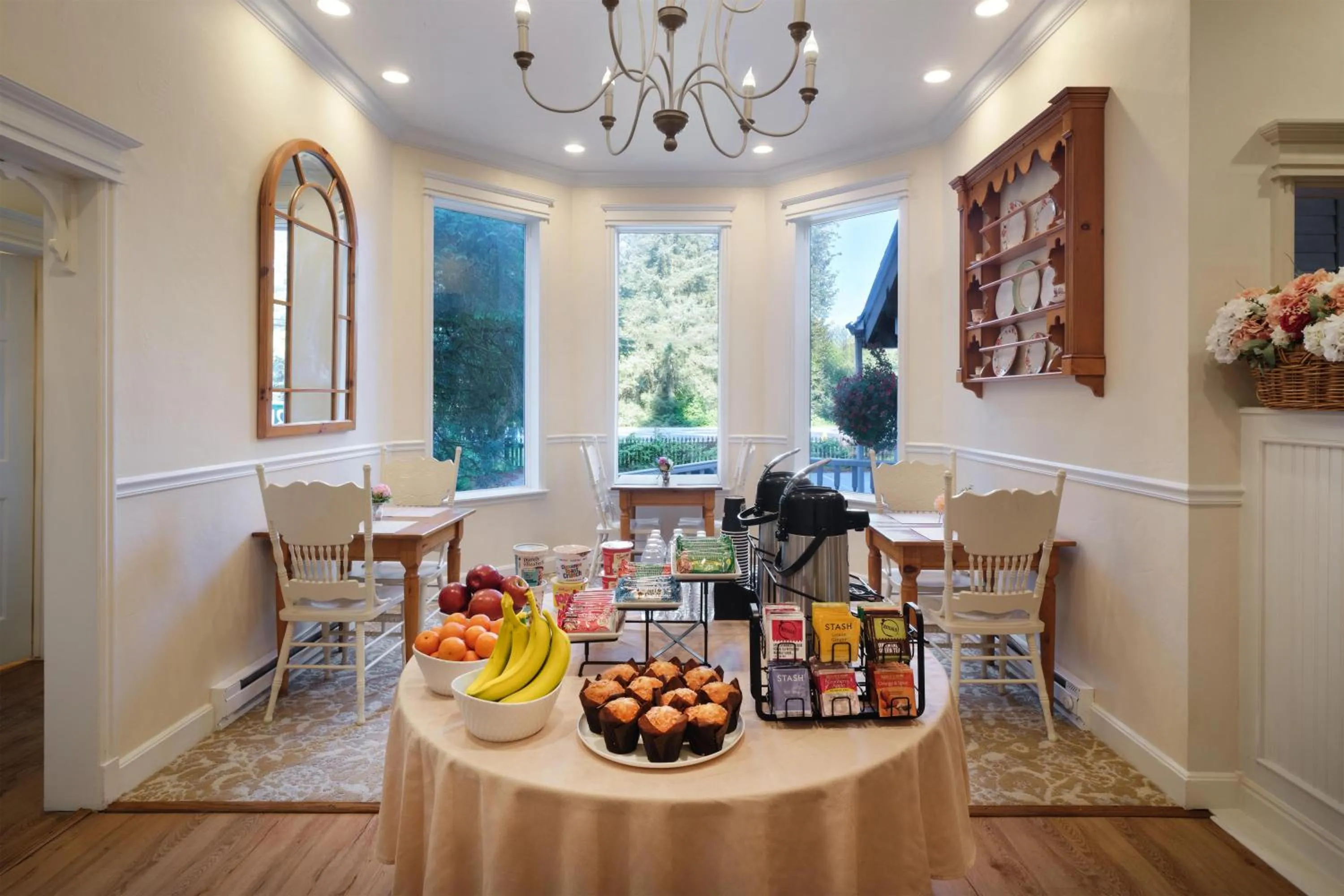 Breakfast in Best Western Grandma's Feather Bed