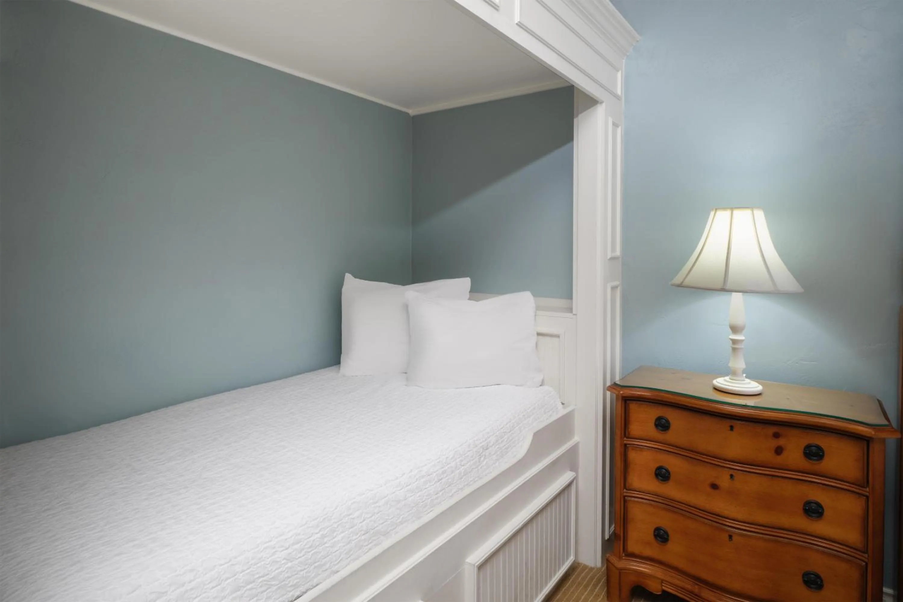 Bedroom, Bed in Best Western Grandma's Feather Bed