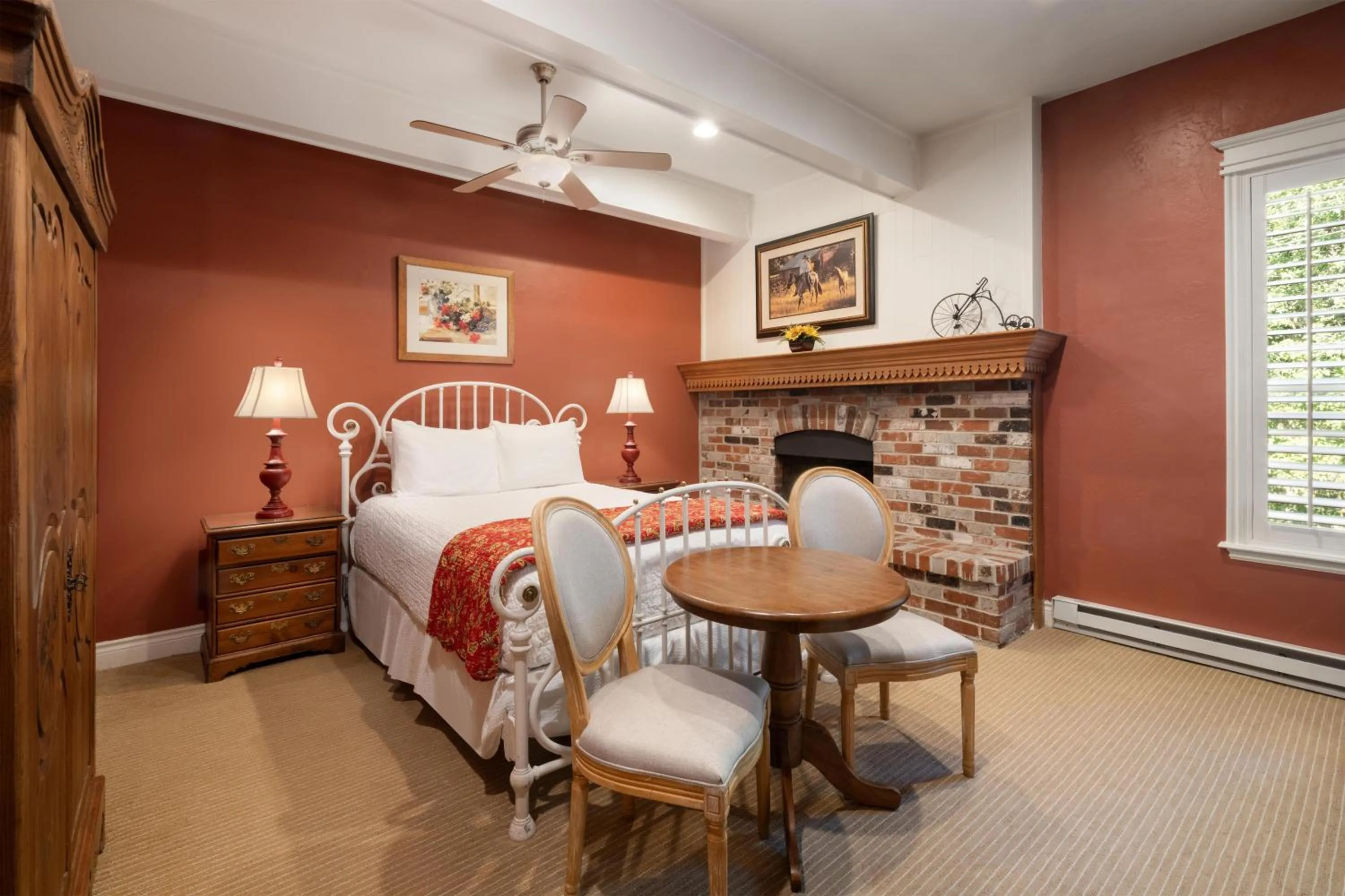 Bedroom, Bed in Best Western Grandma's Feather Bed