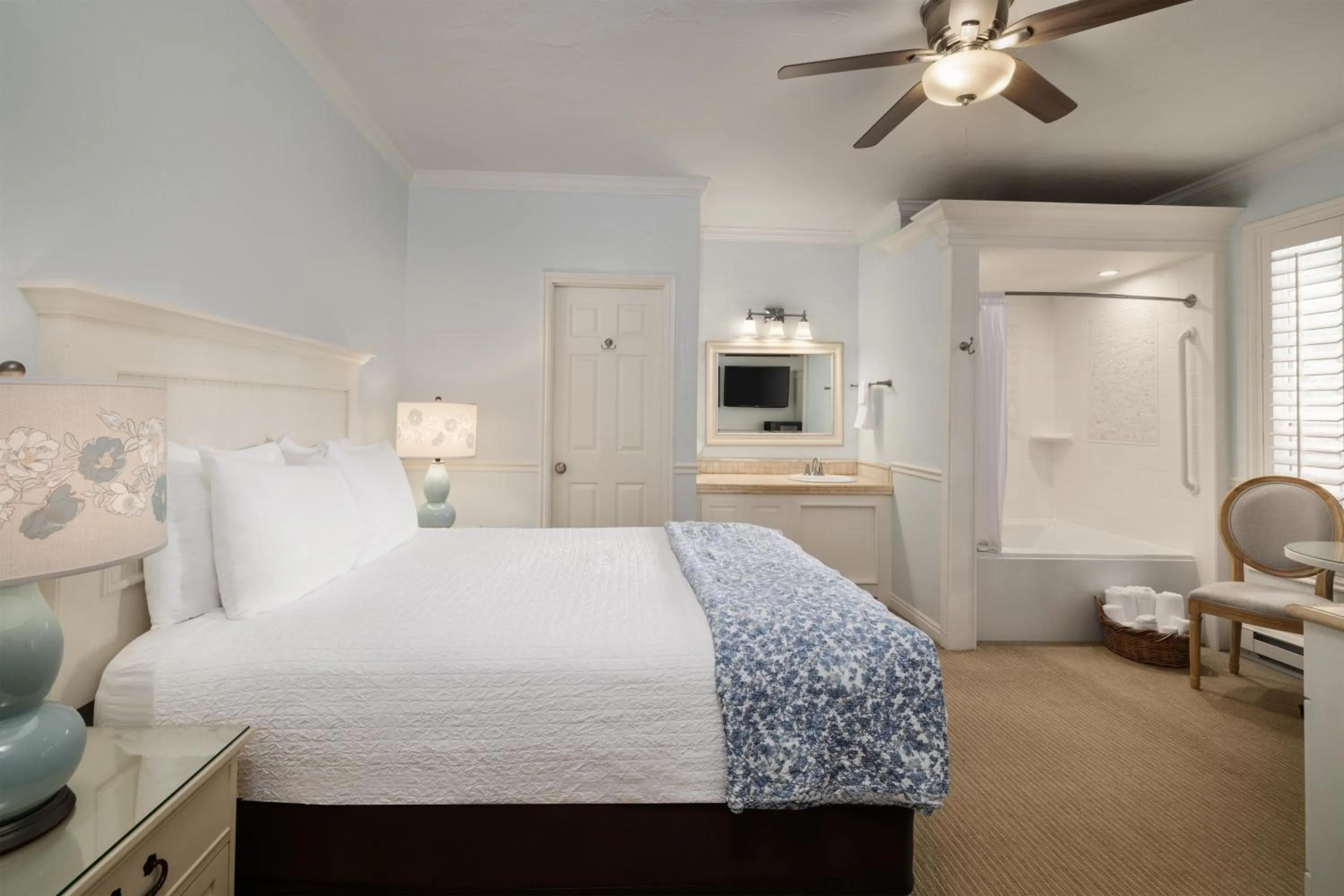 Bedroom, Bed in Best Western Grandma's Feather Bed