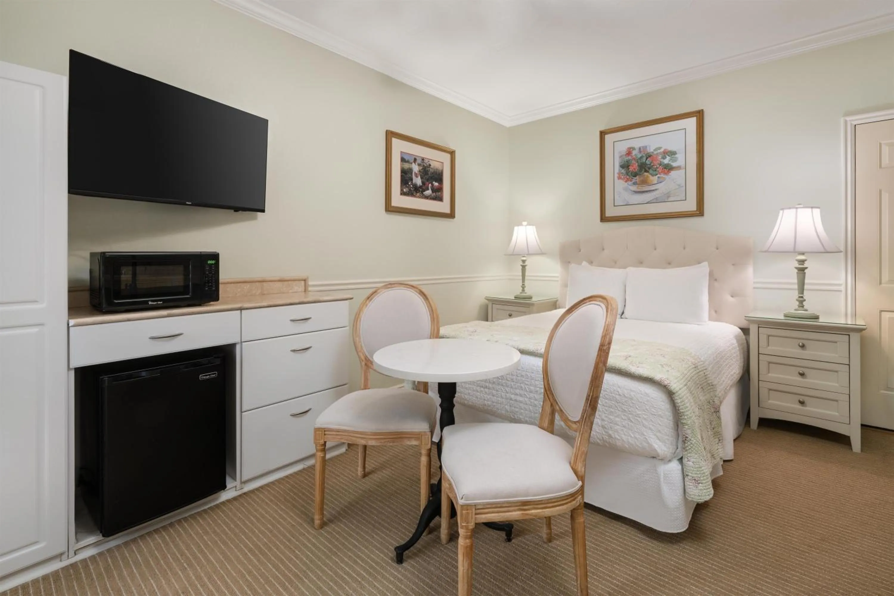 Bedroom, Bed in Best Western Grandma's Feather Bed