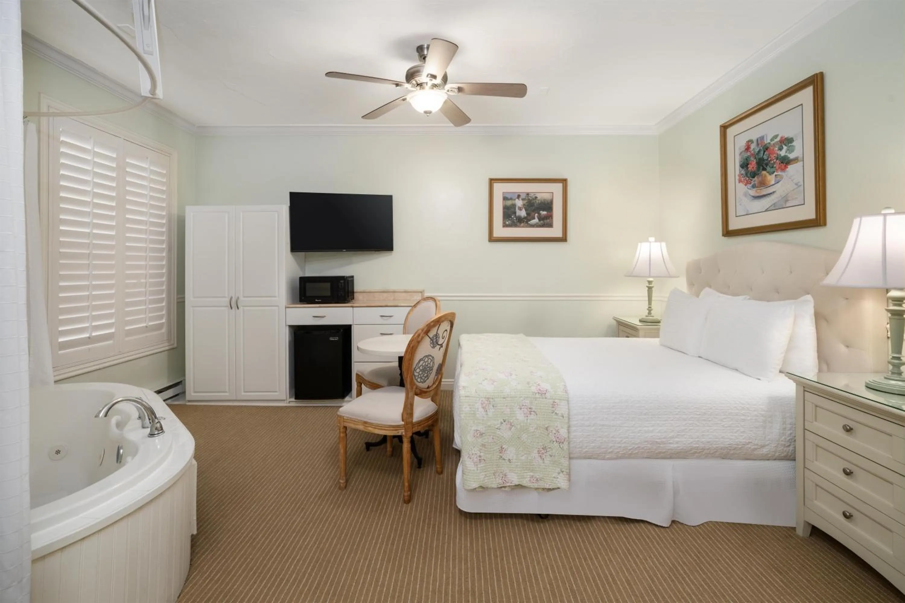 Bedroom, Bed in Best Western Grandma's Feather Bed