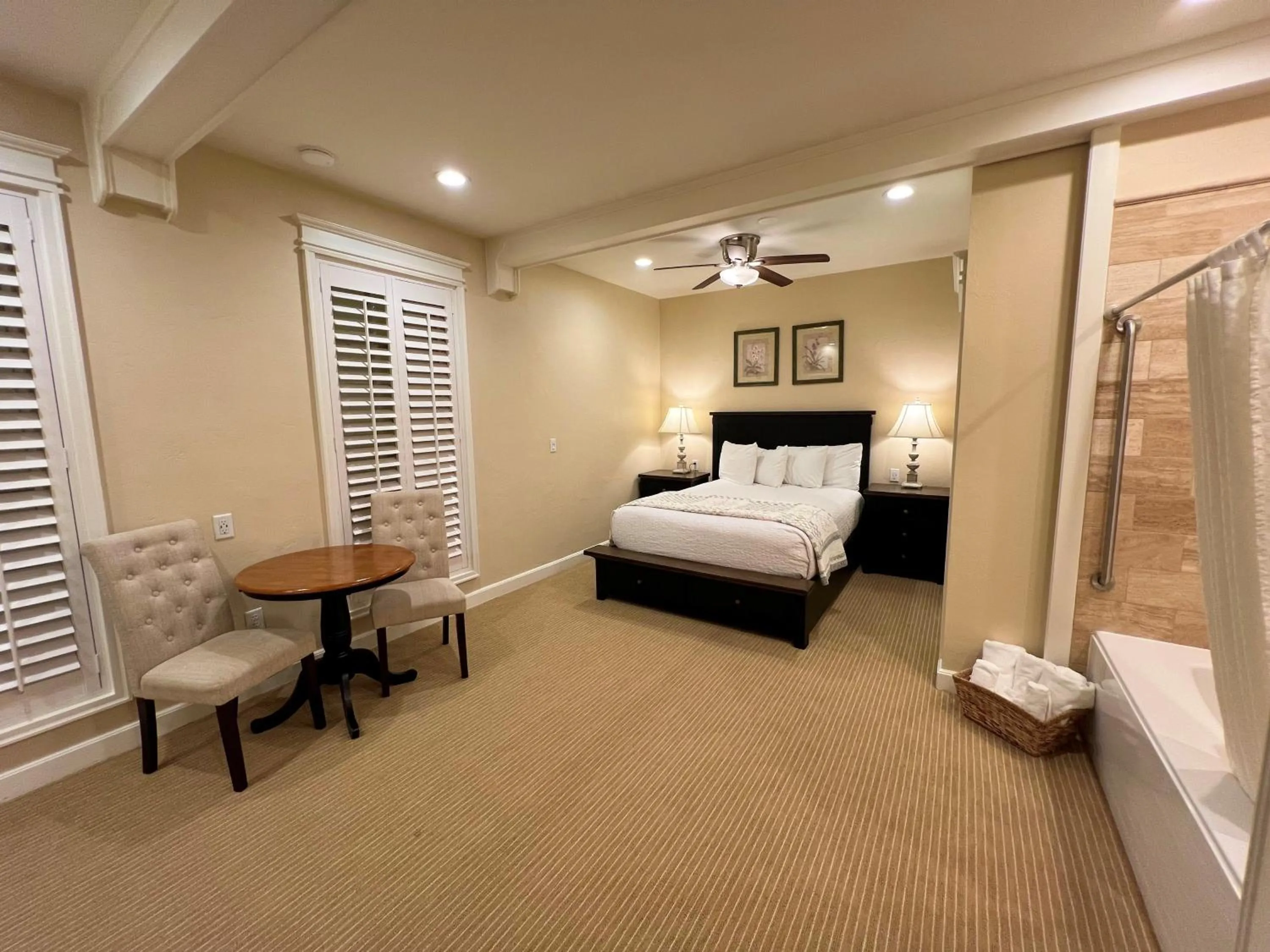 Bed in Best Western Grandma's Feather Bed