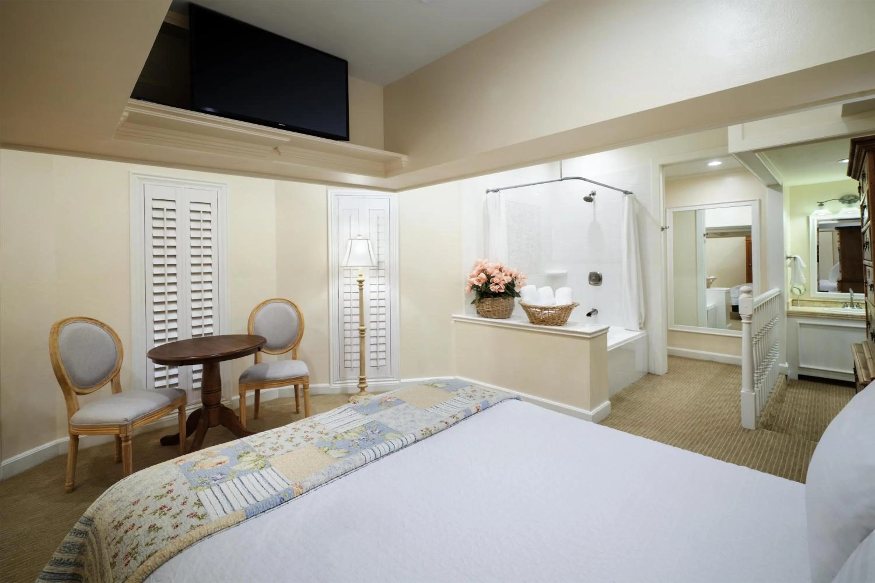 Bedroom, Bed in Best Western Grandma's Feather Bed