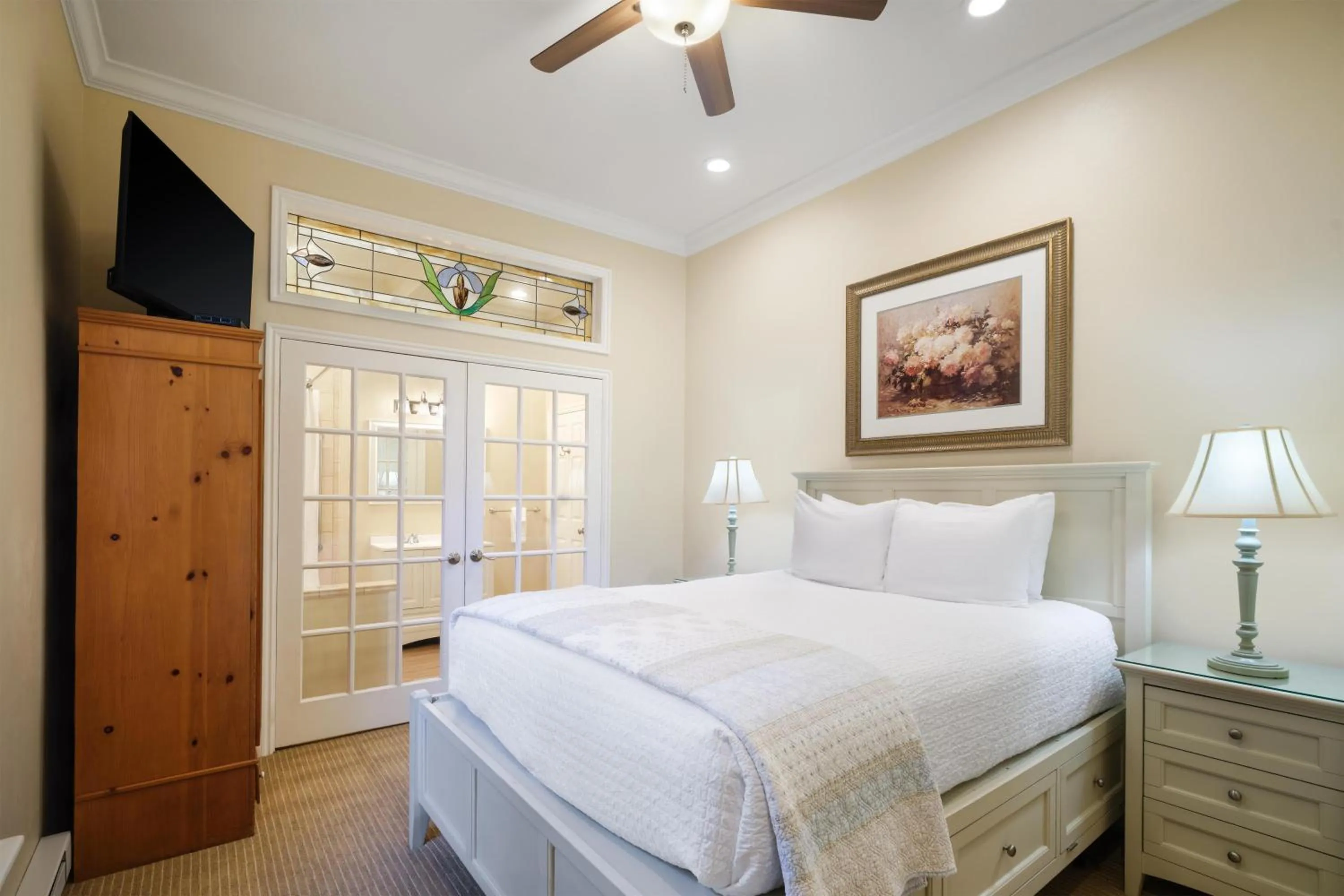 Bedroom, Bed in Best Western Grandma's Feather Bed