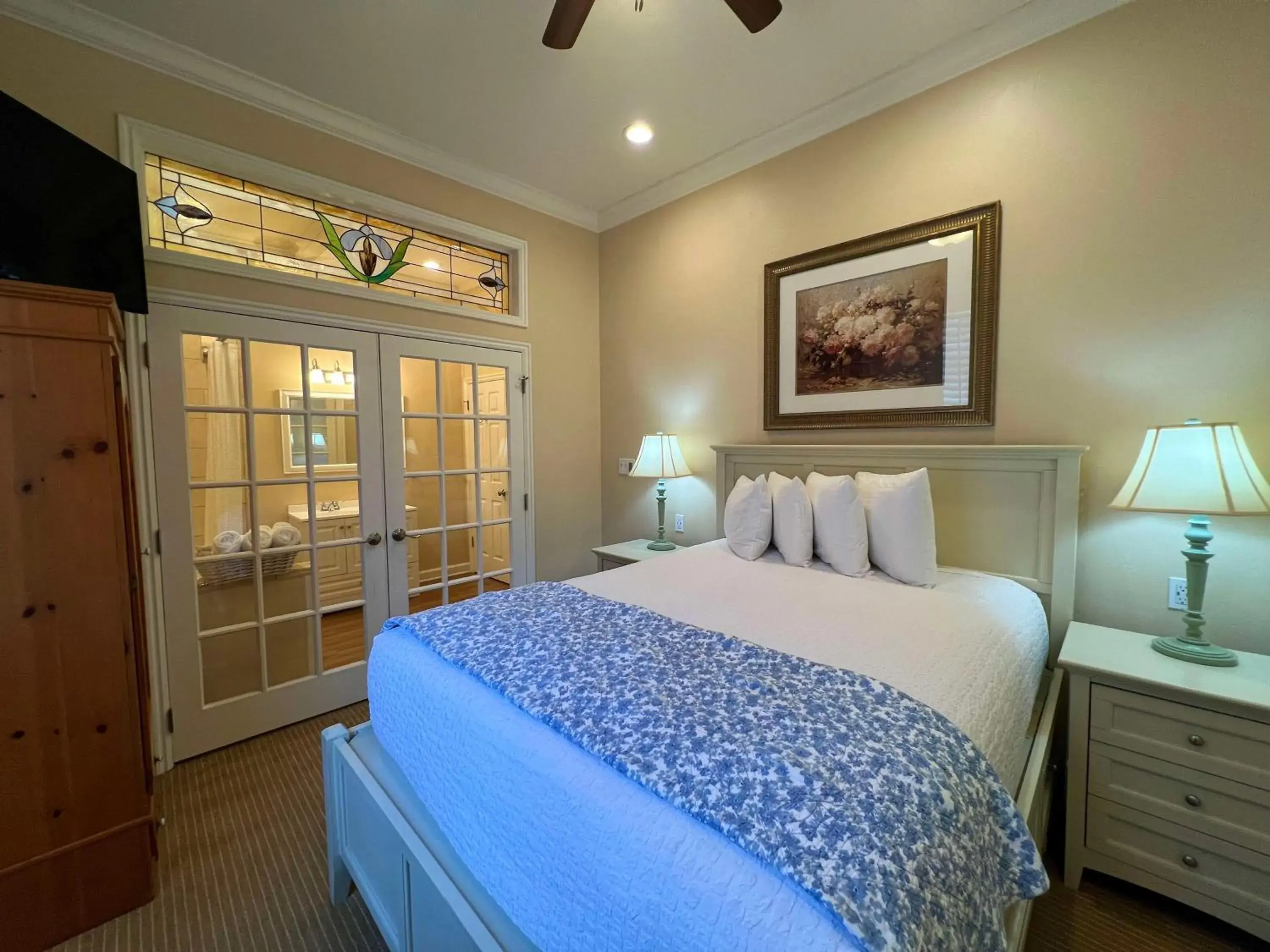 Bed in Best Western Grandma's Feather Bed Bed in Best Western Grandma's Feather Bed