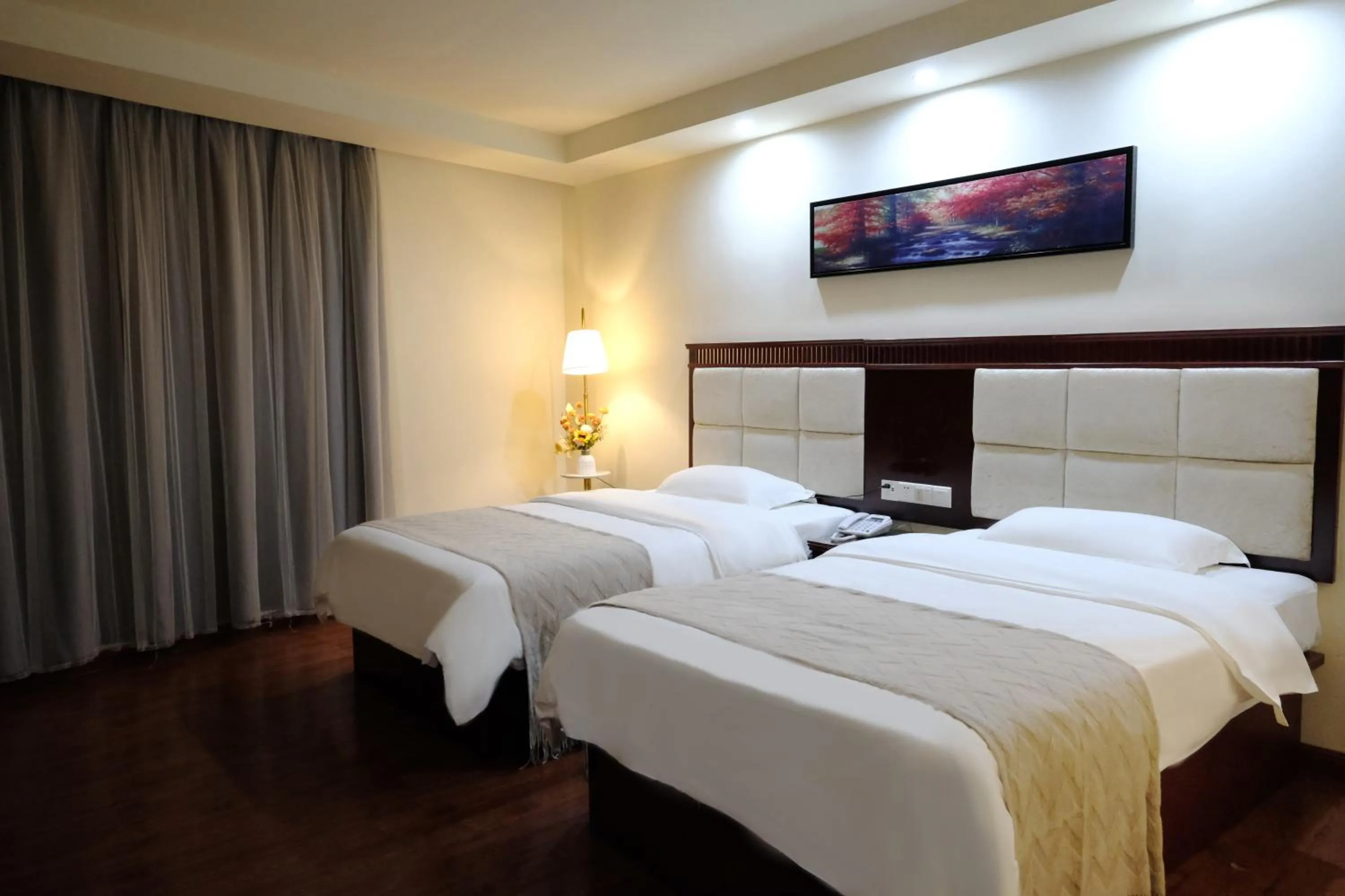 Large Twin Room in Huahang Hotel - Guangzhou Baiyun International Airport - Free airport shuttle bus