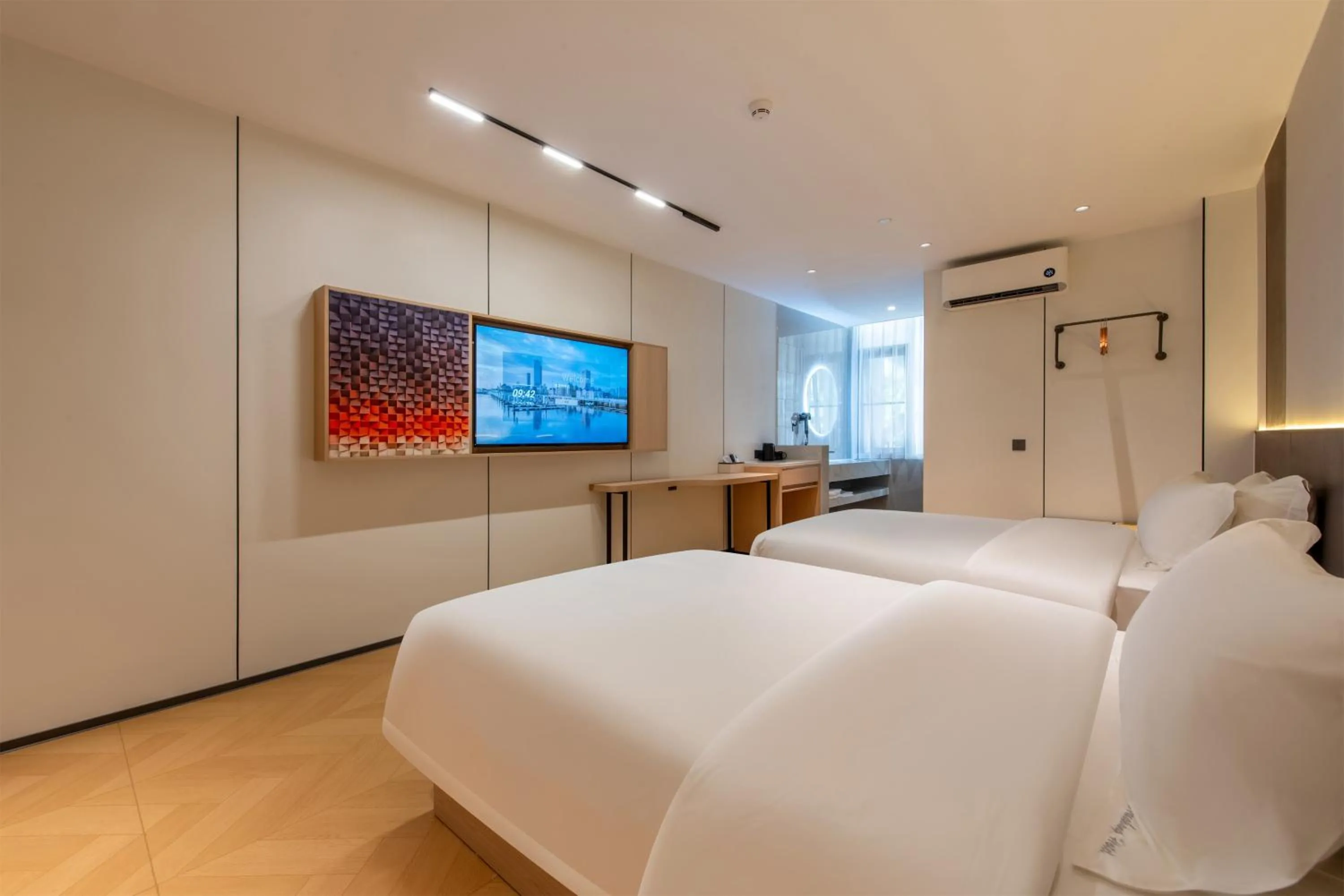 Deluxe Twin Room in Huahang Hotel - Guangzhou Baiyun International Airport - Free airport shuttle bus