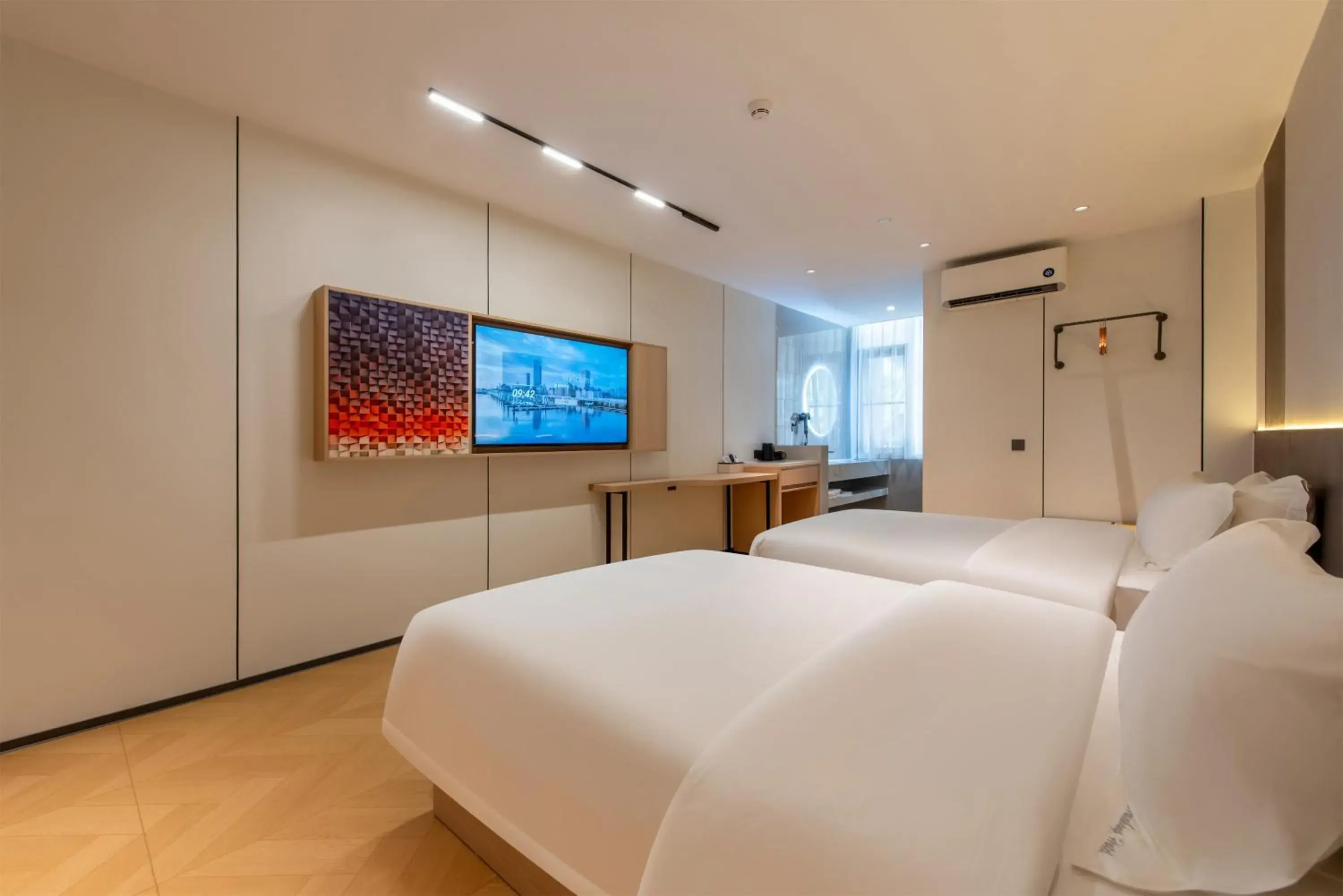 Deluxe Twin Room in Huahang Hotel - Guangzhou Baiyun International Airport - Free airport shuttle bus Deluxe Twin Room in Huahang Hotel - Guangzhou Baiyun International Airport - Free airport shuttle bus
