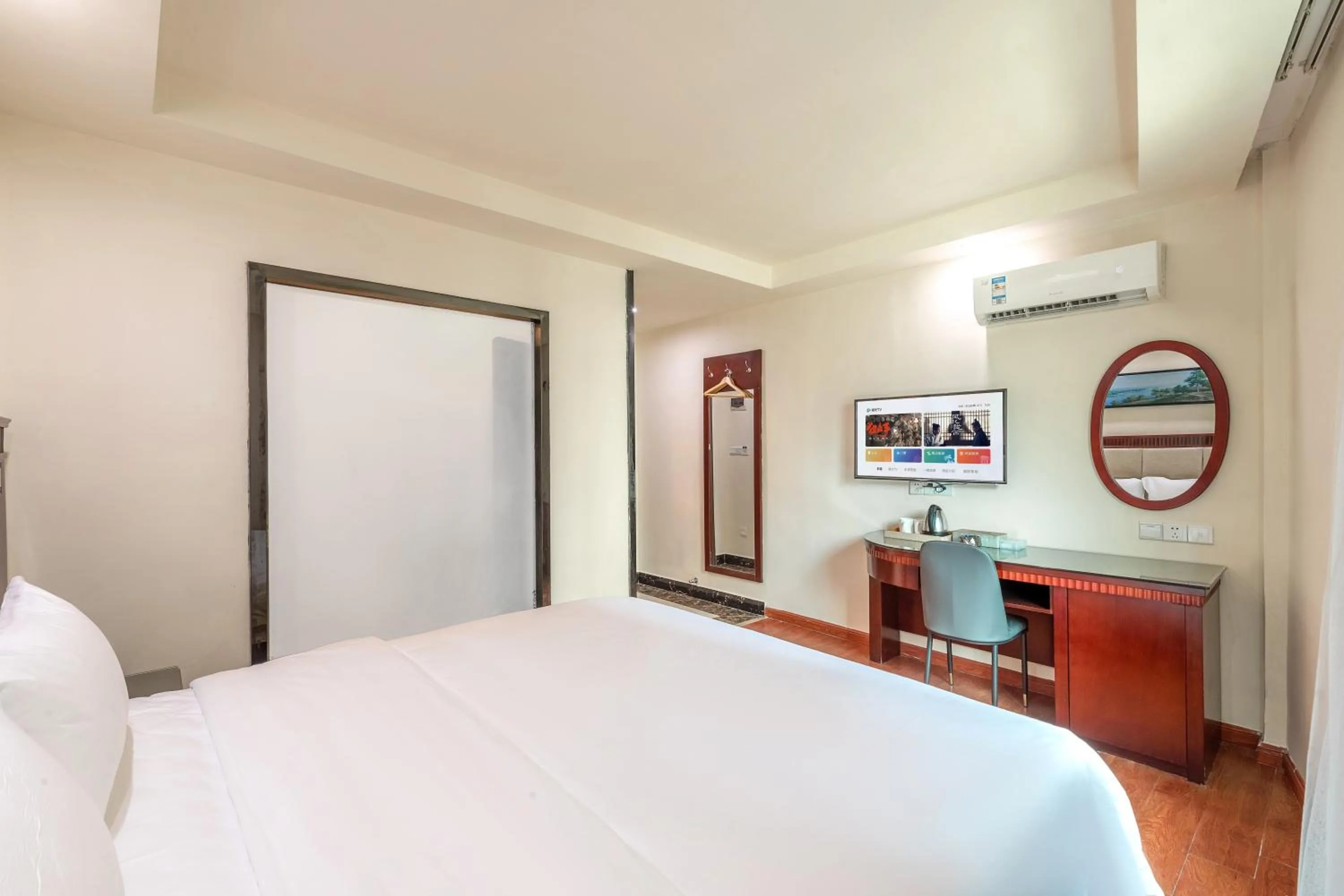 Large Double Room in Huahang Hotel - Guangzhou Baiyun International Airport - Free airport shuttle bus