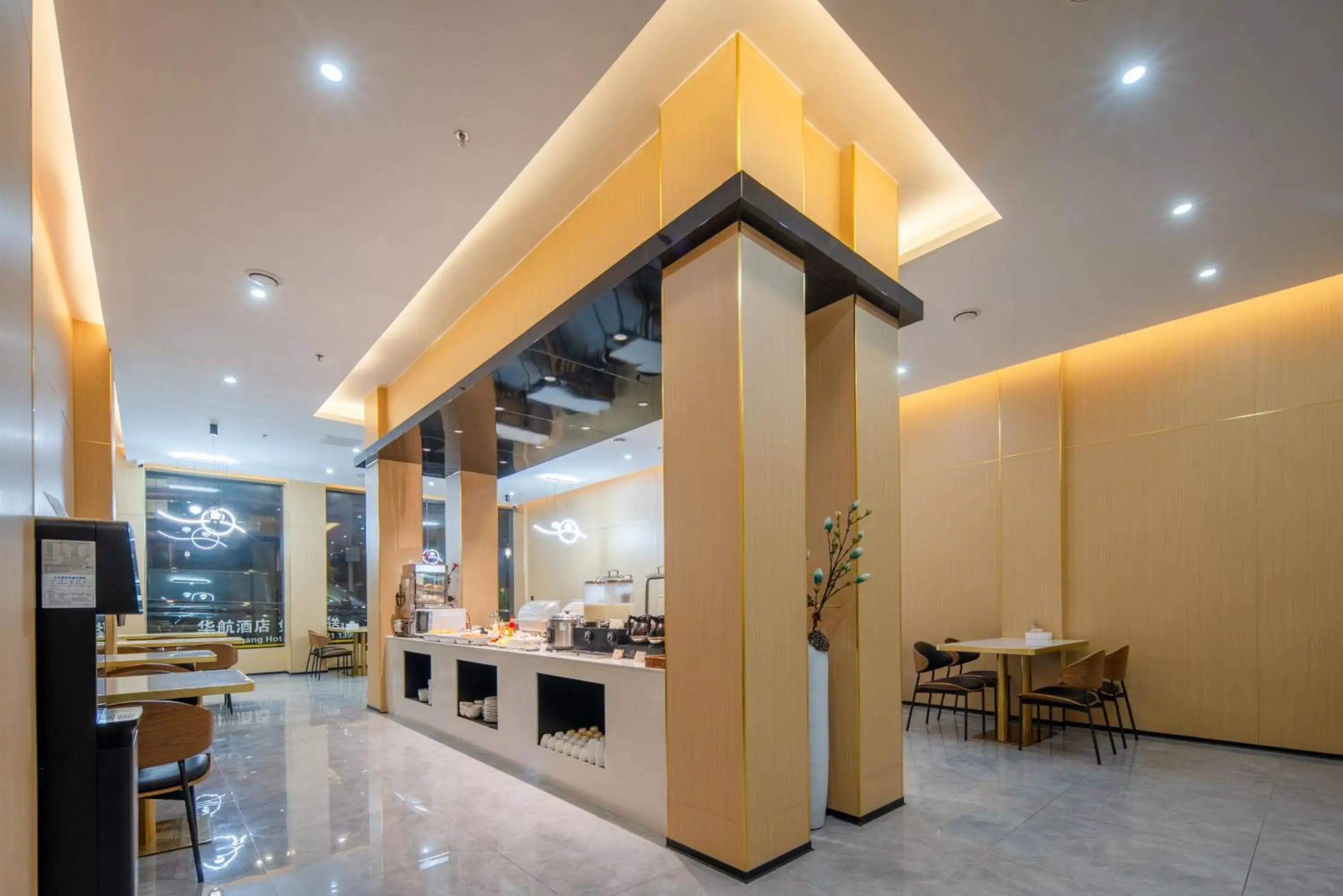 Standard Double Room in Huahang Hotel - Guangzhou Baiyun International Airport - Free airport shuttle bus Standard Double Room in Huahang Hotel - Guangzhou Baiyun International Airport - Free airport shuttle bus