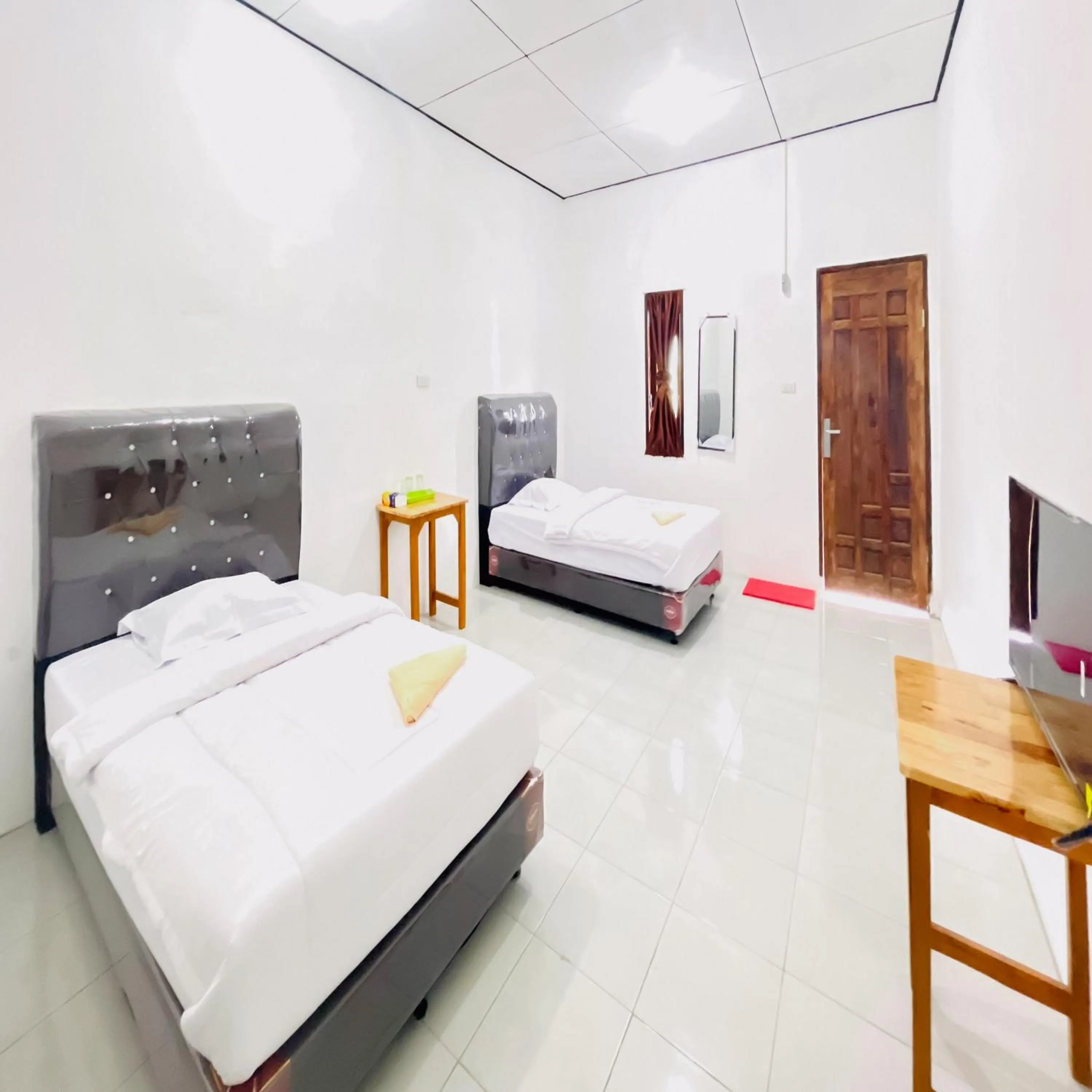 Standard Twin Room in Kempu Tigan Homestay Berastagi Mitra RedDoorz