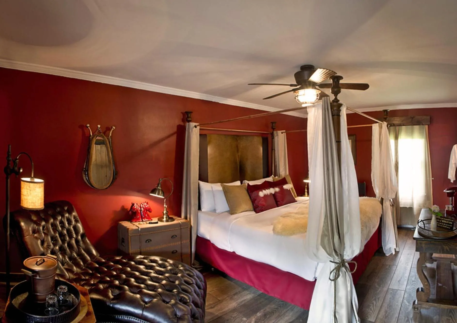 Bed in Maxwell Mansion Hotel