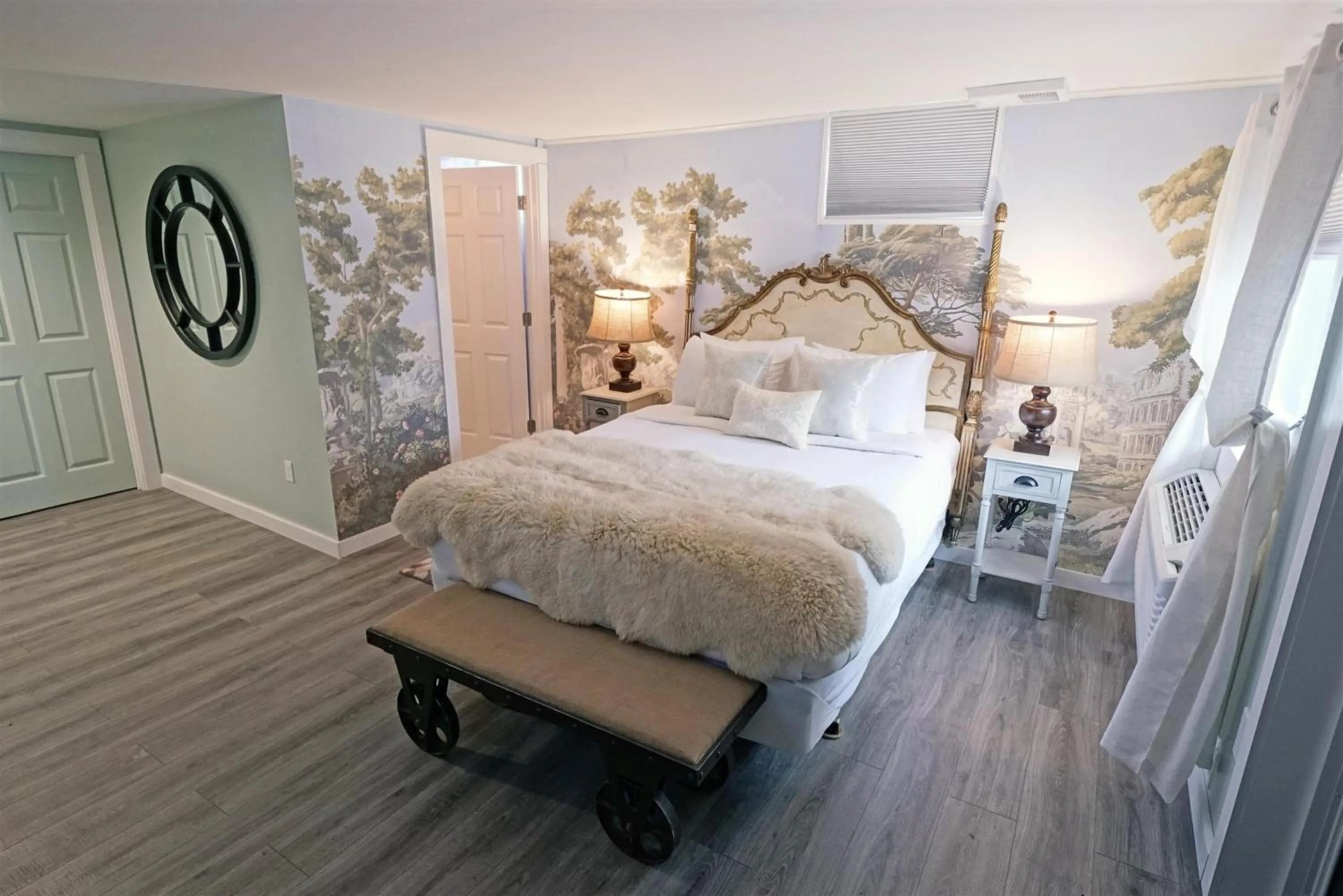 Bed in Maxwell Mansion Hotel