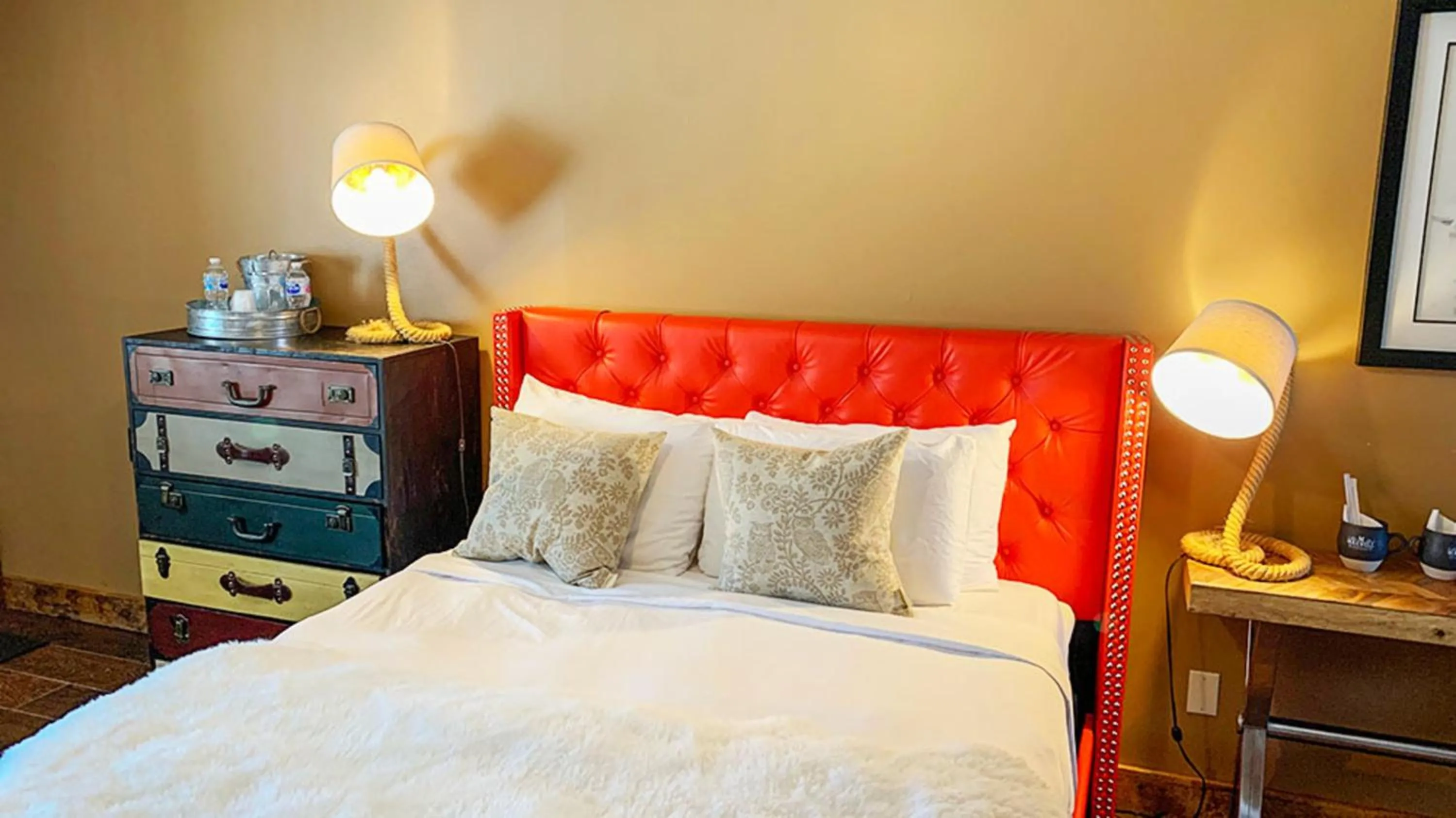 Bed in Maxwell Mansion Hotel