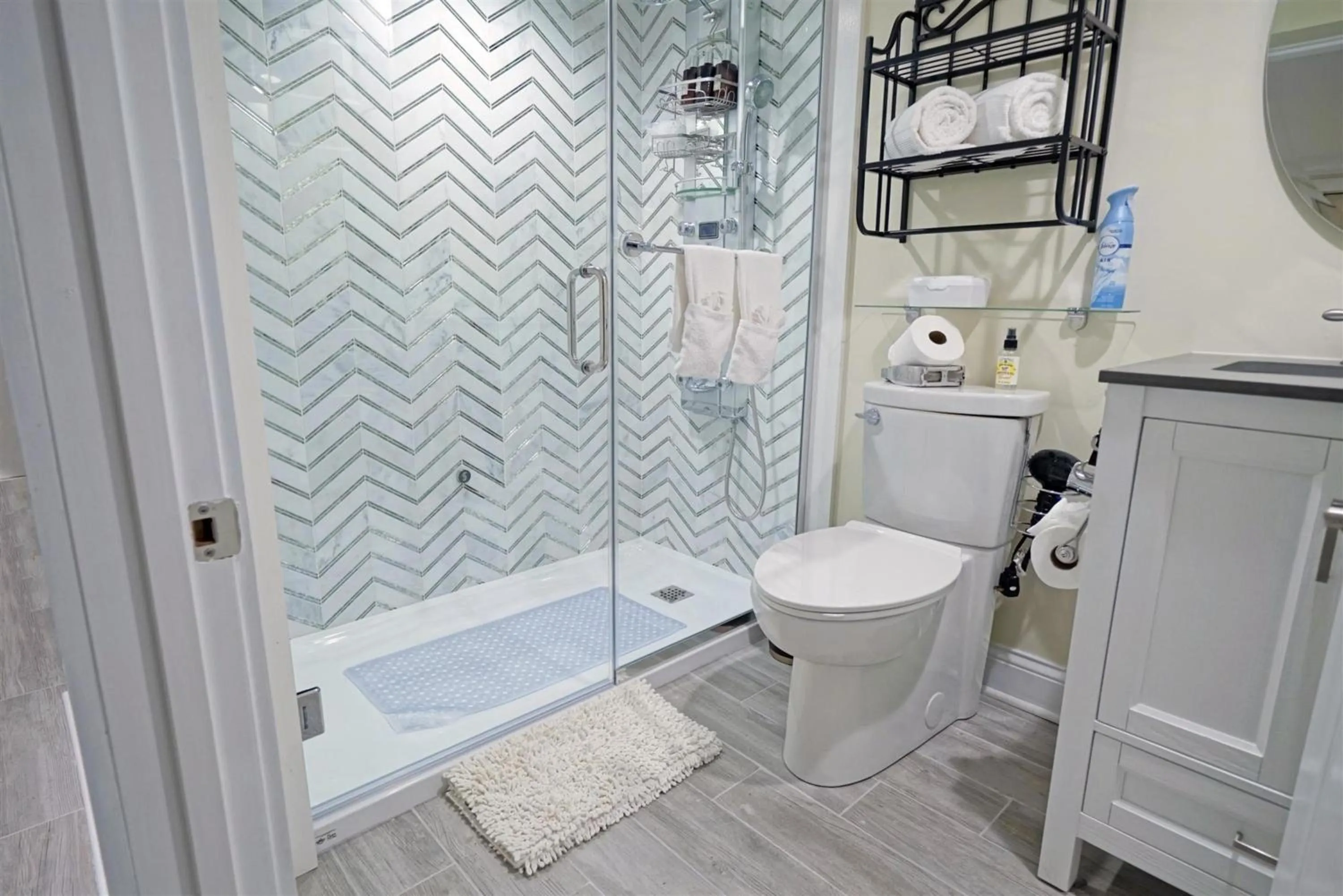 Bathroom in Maxwell Mansion Hotel