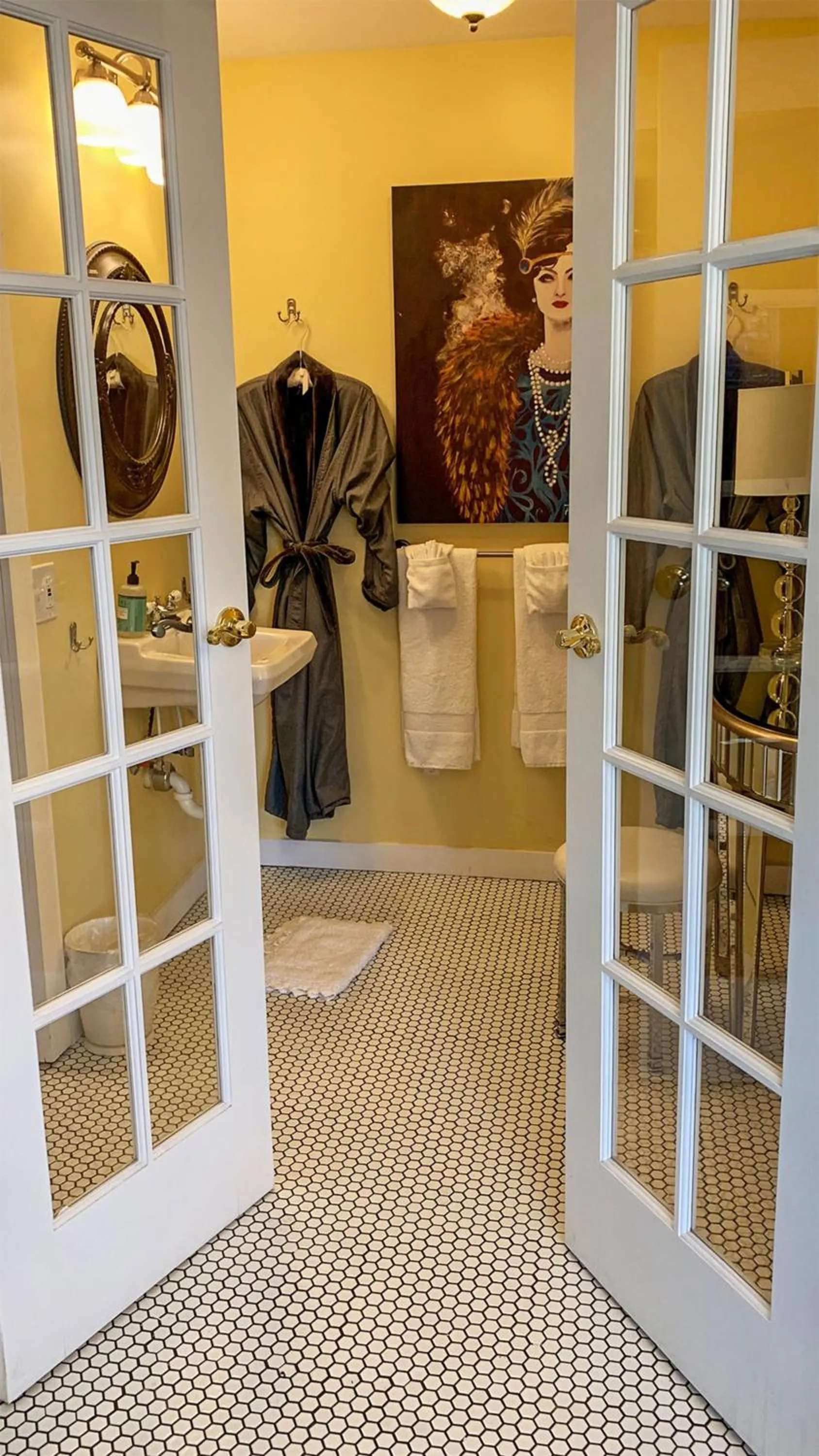 Bathroom in Maxwell Mansion Hotel