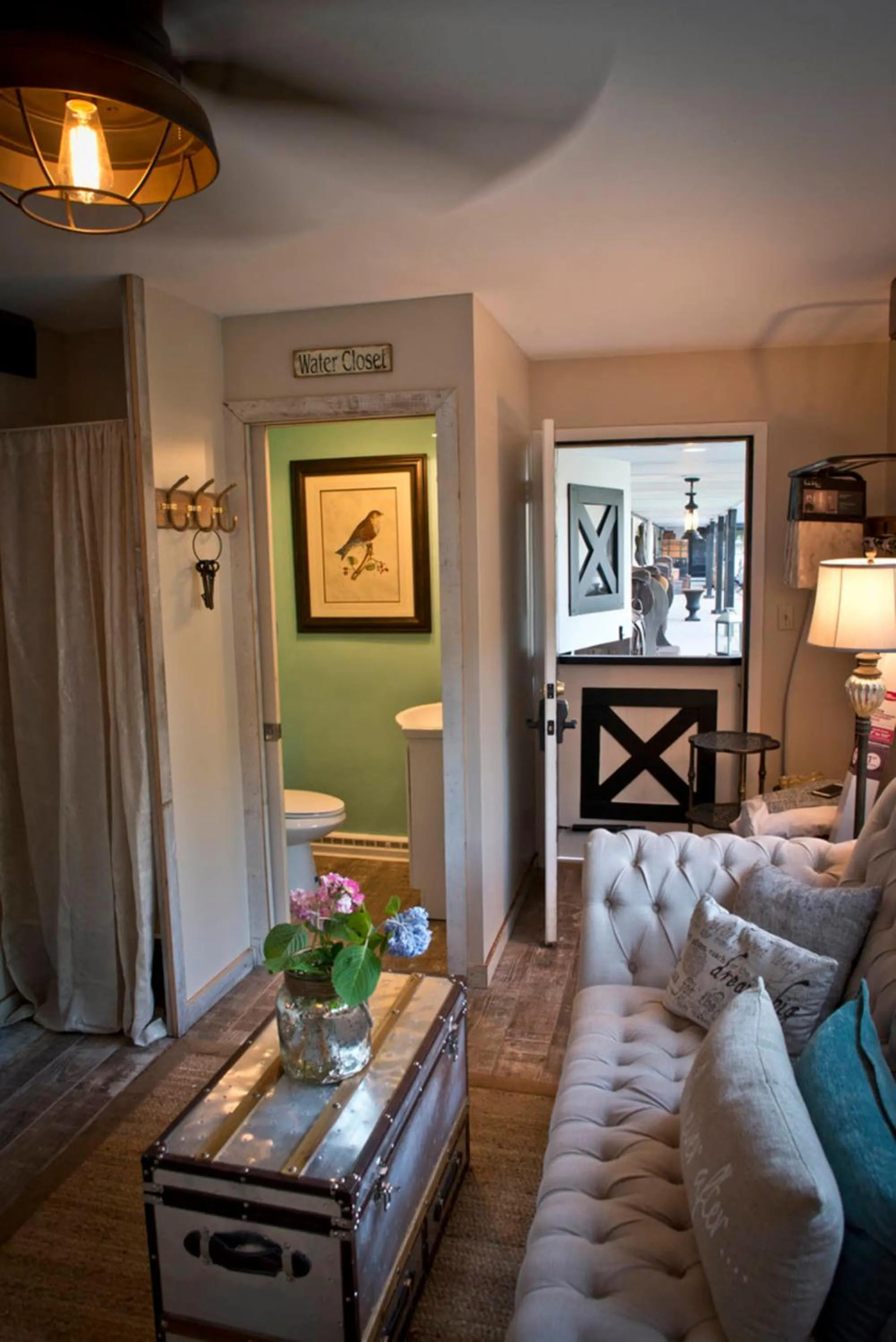 Living room in Maxwell Mansion Hotel