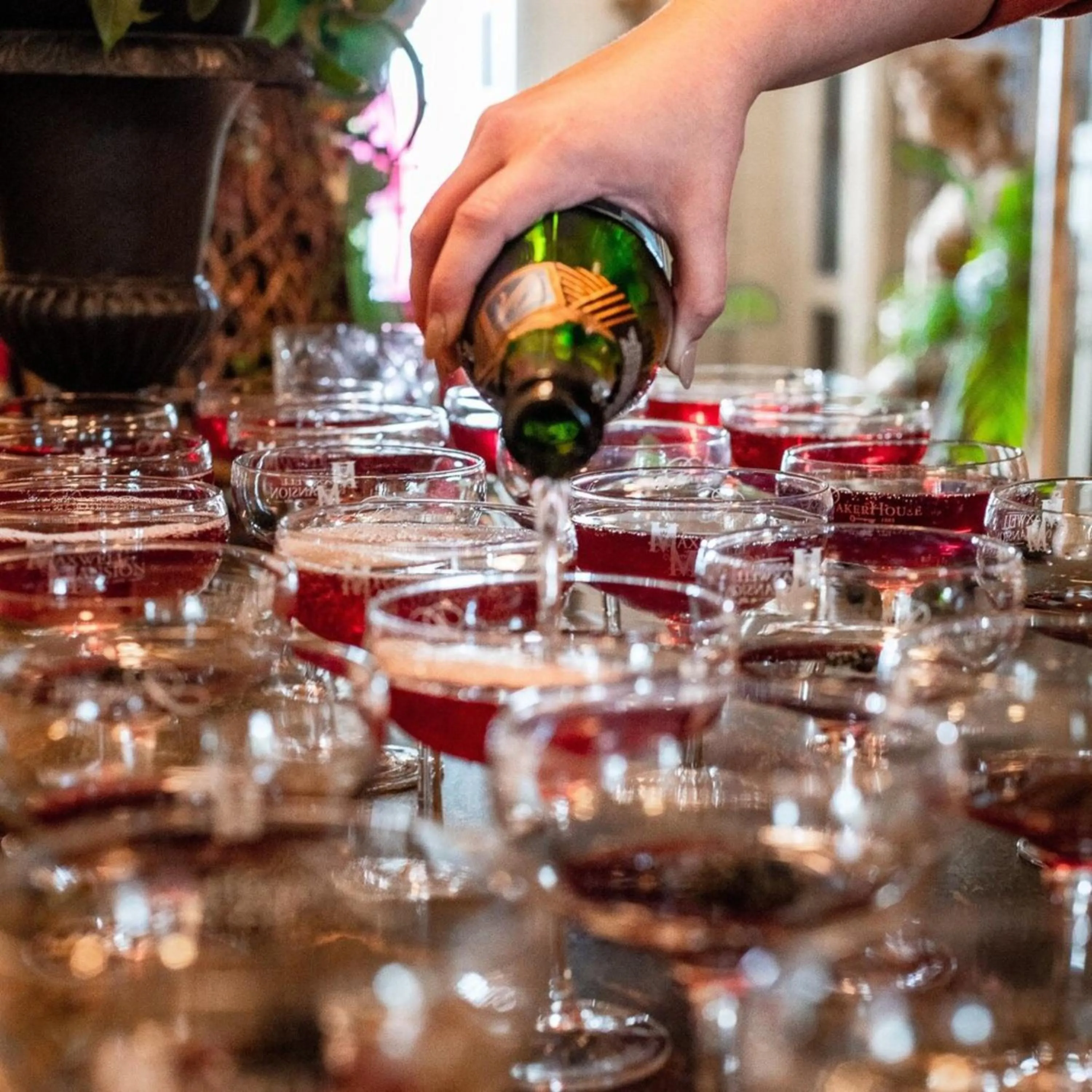 Food and drinks in Maxwell Mansion Hotel