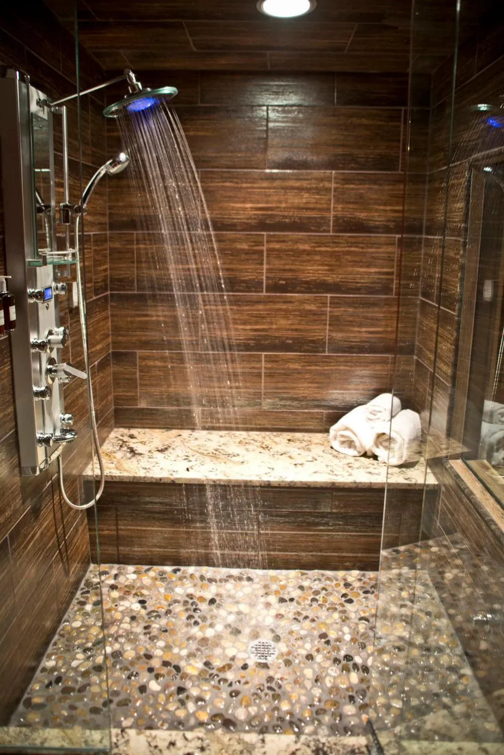 Bathroom in Maxwell Mansion Hotel