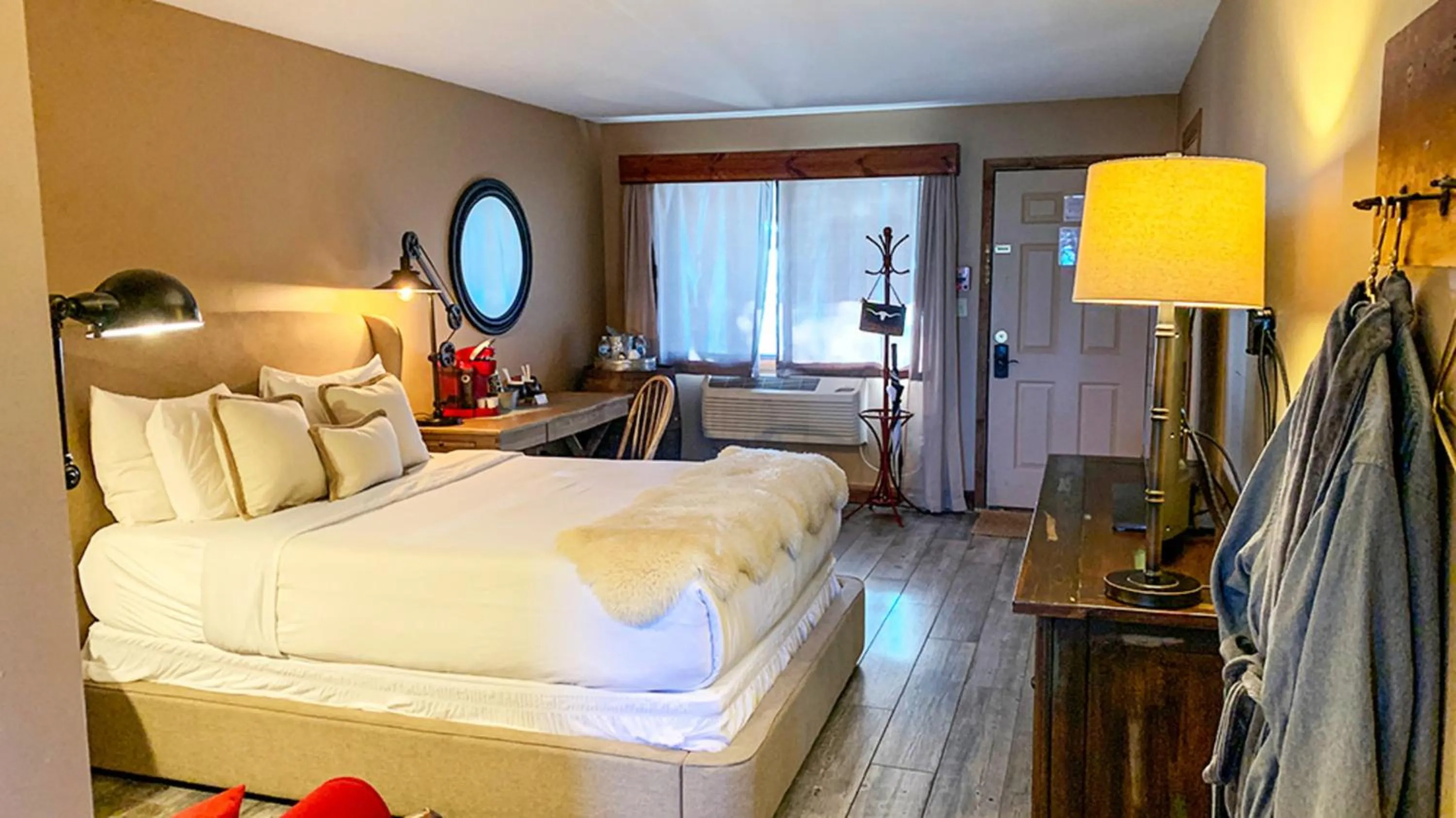 Bed in Maxwell Mansion Hotel